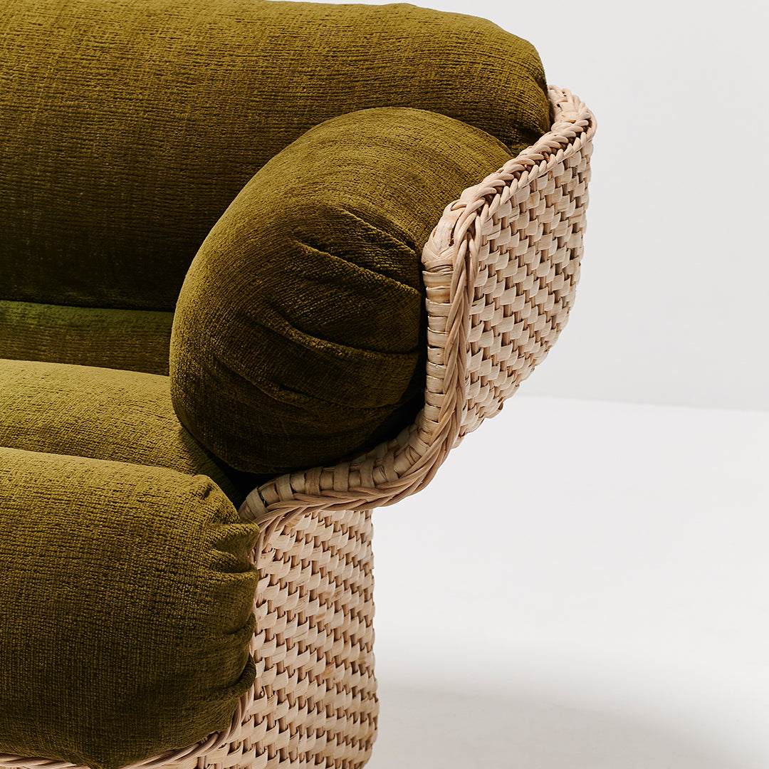 Premium Wicker Basket Lounge Chair for Patio, Outdoor & Garden - Comfortable Rattan Hanging Egg Chair with Cushion - Perfect for Relaxing, Reading & Sunbathing