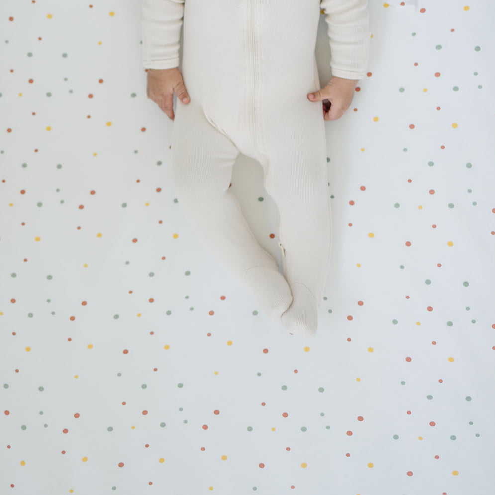 Ecolino® Organic Cotton Crib Sheet with Dots - Soft, Breathable & Hypoallergenic Baby Bedding for Safe & Comfortable Sleep