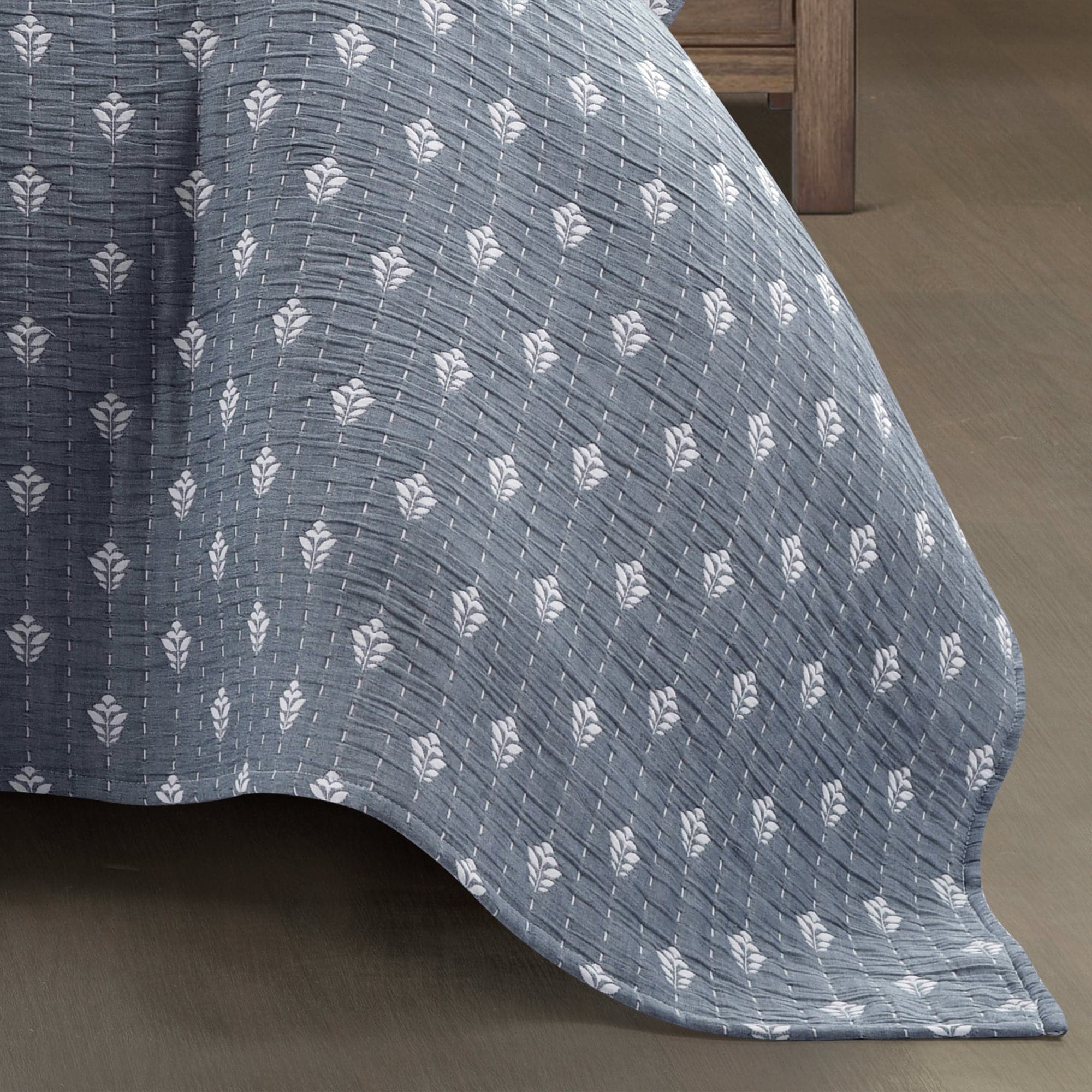 Hygge Kantha Hand-Stitched Yarn-Dyed Cotton Jacquard Quilt Coverlet Set - Cozy Bedding for Boho Chic & Farmhouse Style Bedrooms