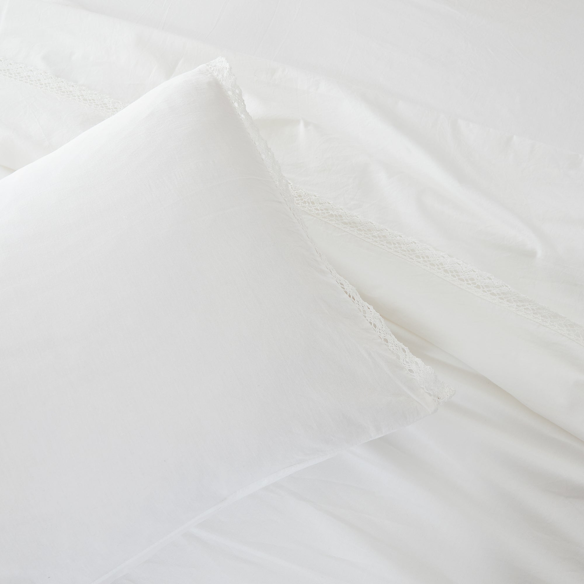 Evelyn Lace Trim Cotton Sheet Set - Queen Size 4-Piece Bedding Set with Soft Breathable Fabric for Comfortable Sleep - Perfect for Master Bedroom, Guest Room, and Luxury Home Decor