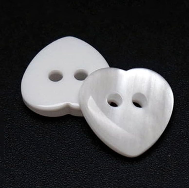 AKOAK 100 Pcs 2 Hole White Heart Resin Buttons for DIY Crafts, Sewing, Scrapbooking & Clothing Decoration - Perfect for Handmade Cards, Garment Embellishments and Craft Projects