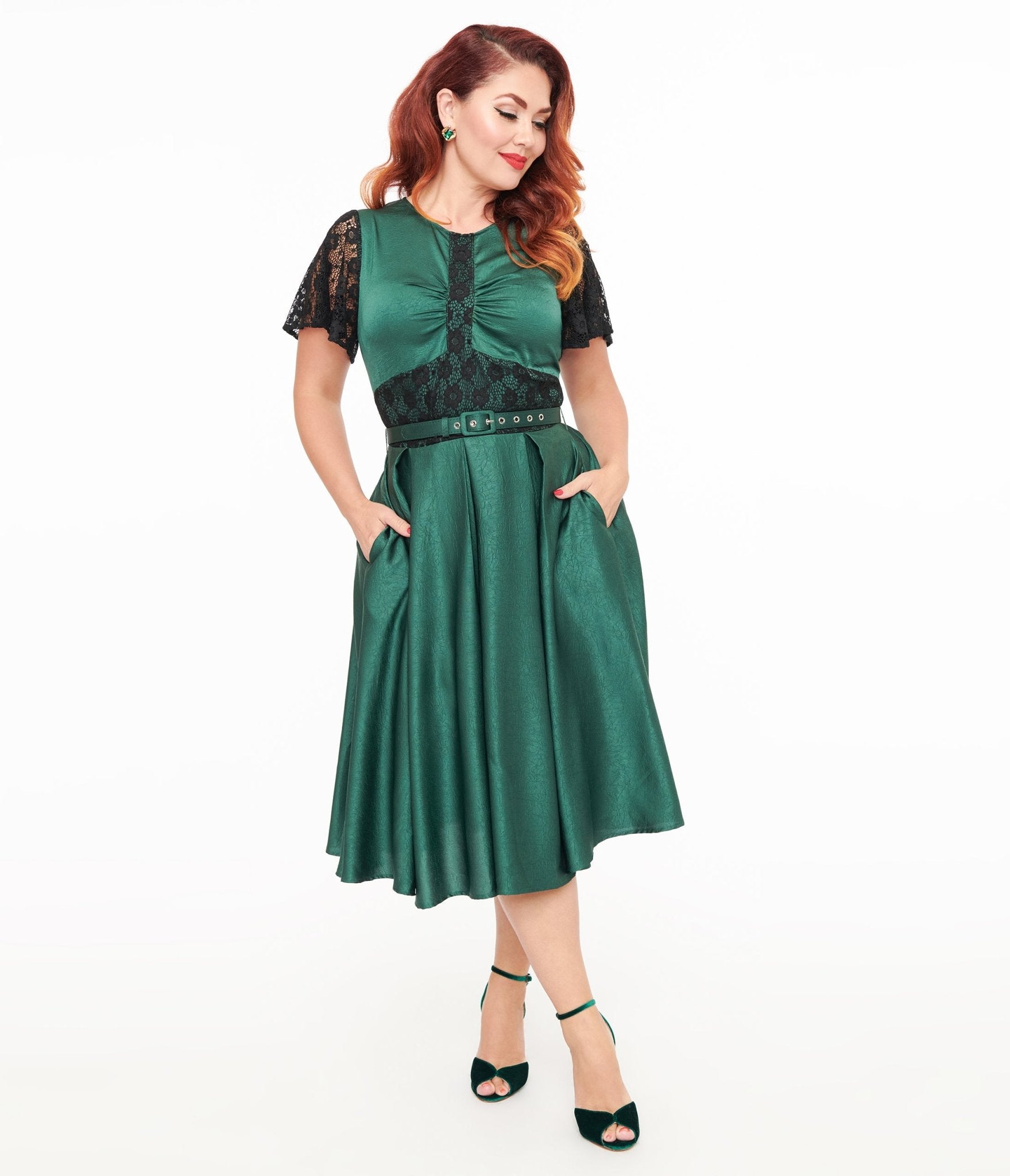 Vintage 1940s Emerald Green & Black Lace Swing Dress - Retro Tea Length Cocktail Dress for Women - Perfect for Gatsby Parties, Vintage Weddings & Holiday Events