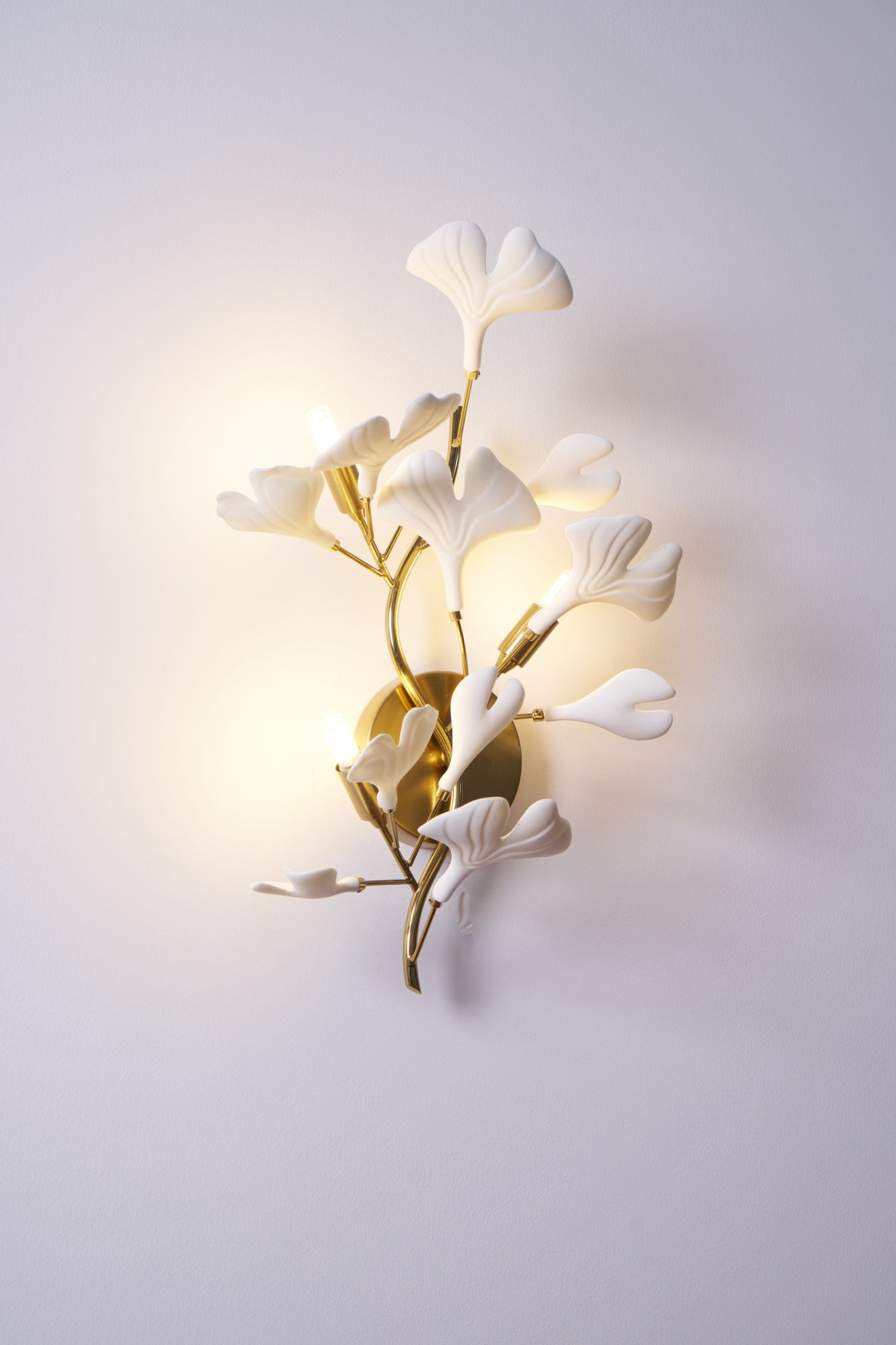 Gingko Leaf Wall Lamp - Modern LED Sconce Light Fixture for Bedroom, Living Room & Hallway Decor