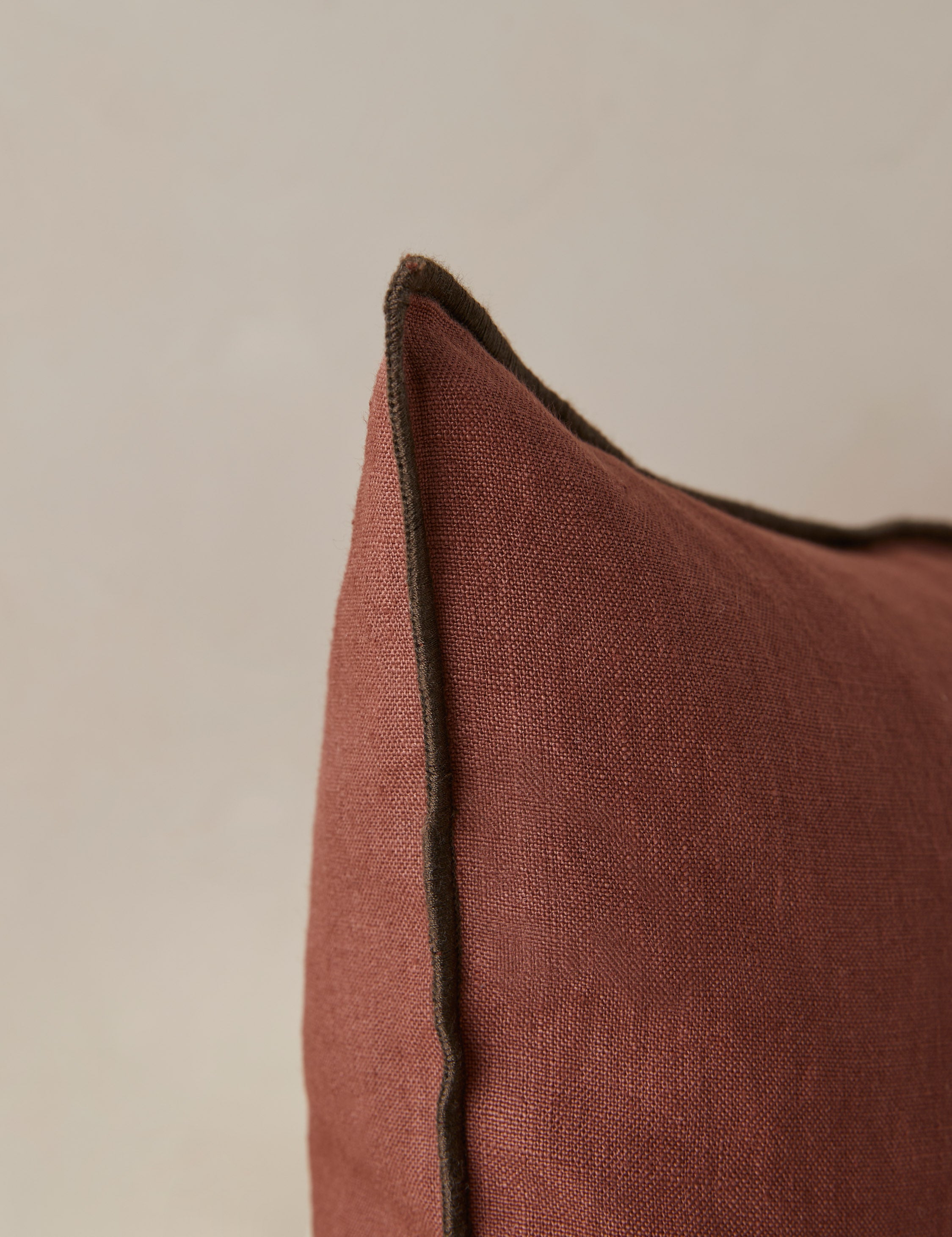 Stylish Carys Contrast Linen Pillow Cover - Breathable & Durable Home Decor for Sofa, Bedroom, and Living Room - Perfect for Modern Farmhouse, Boho, and Scandinavian Interior Design Styles