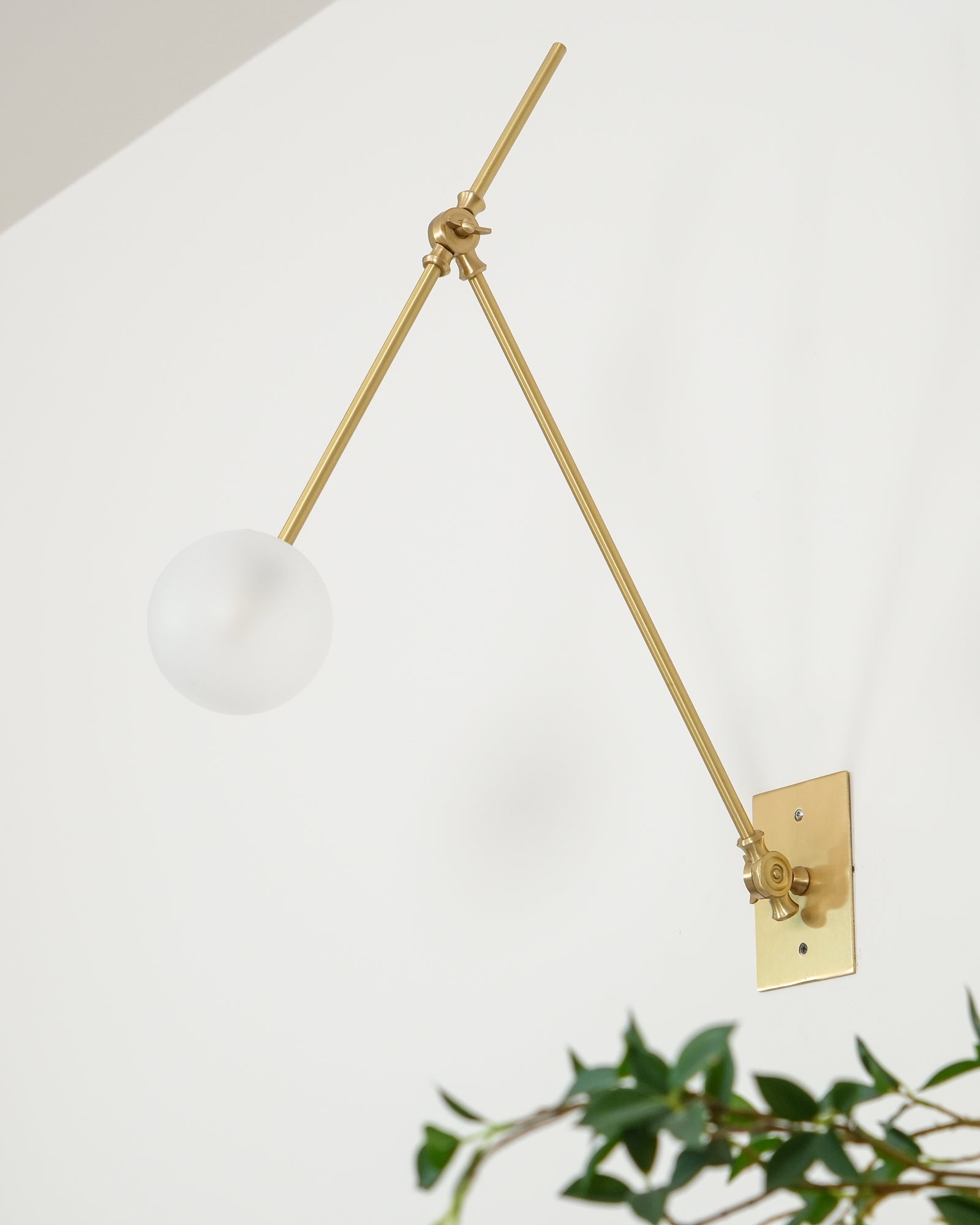 Magari Modern Wall Lamp - Sleek LED Sconce Lighting for Bedroom, Living Room & Hallway - Energy Efficient Indoor Wall Light Fixture
