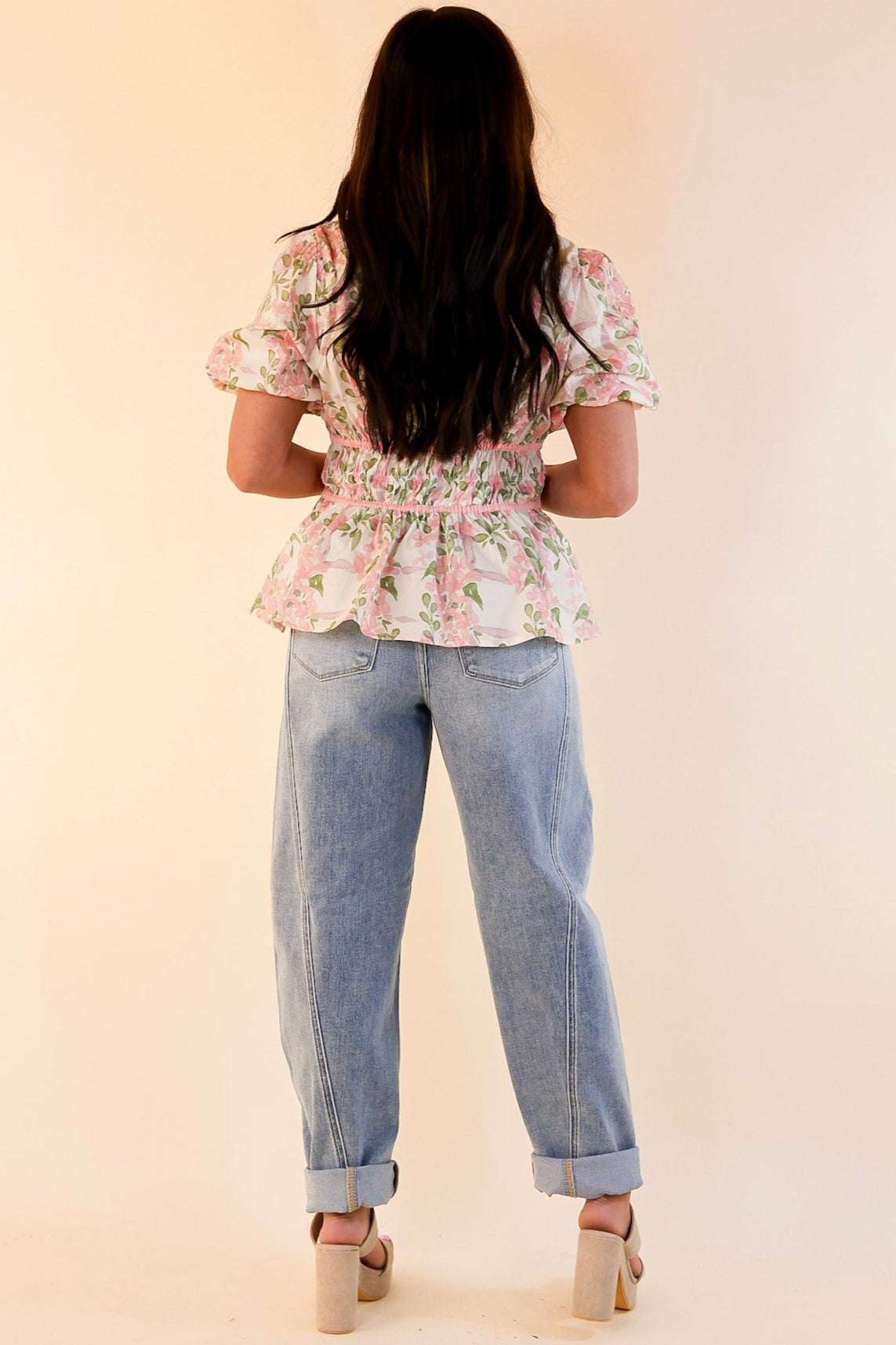 Stylish Floral Print V-Neck Blouse with Scalloped Trim & Puff Sleeves - Light Pink Women's Fashion Top for Casual Wear, Date Night & Office Outfits