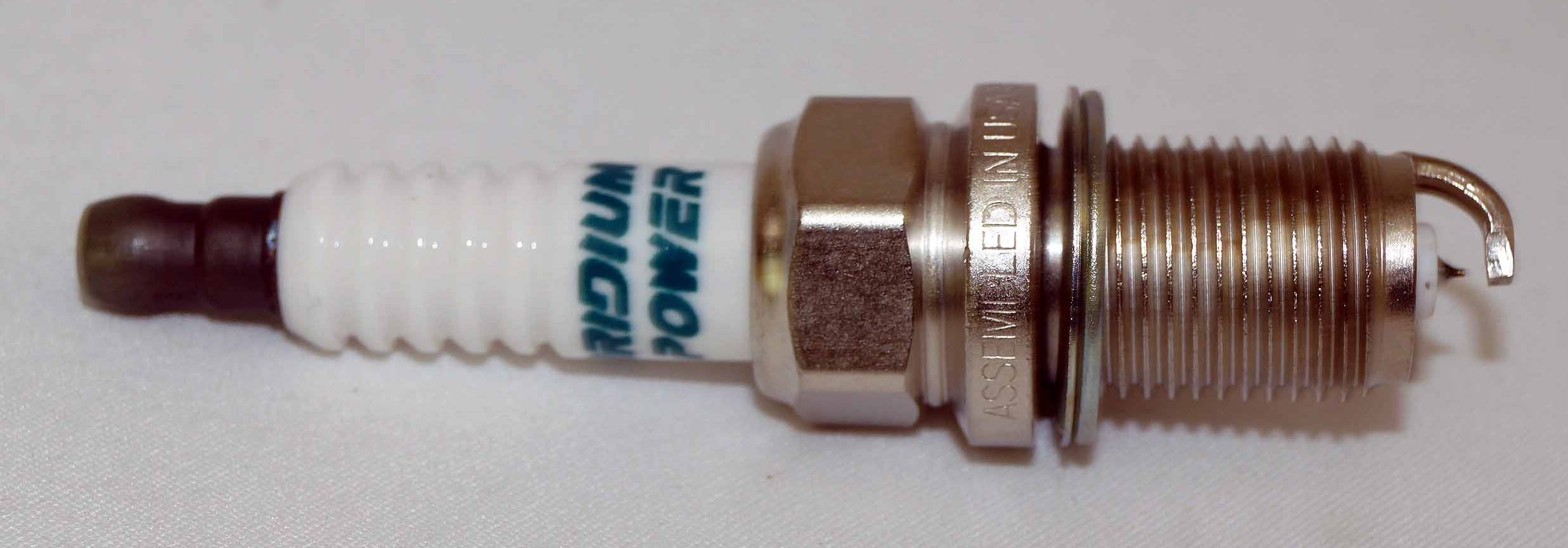 Denso 5304 Iridium Power Spark Plugs IK20 - Set of 6 - High Performance Ignition Plugs for Cars, Trucks & SUVs - Improved Fuel Efficiency & Engine Power - Perfect for Daily Driving & Performance Upgrades