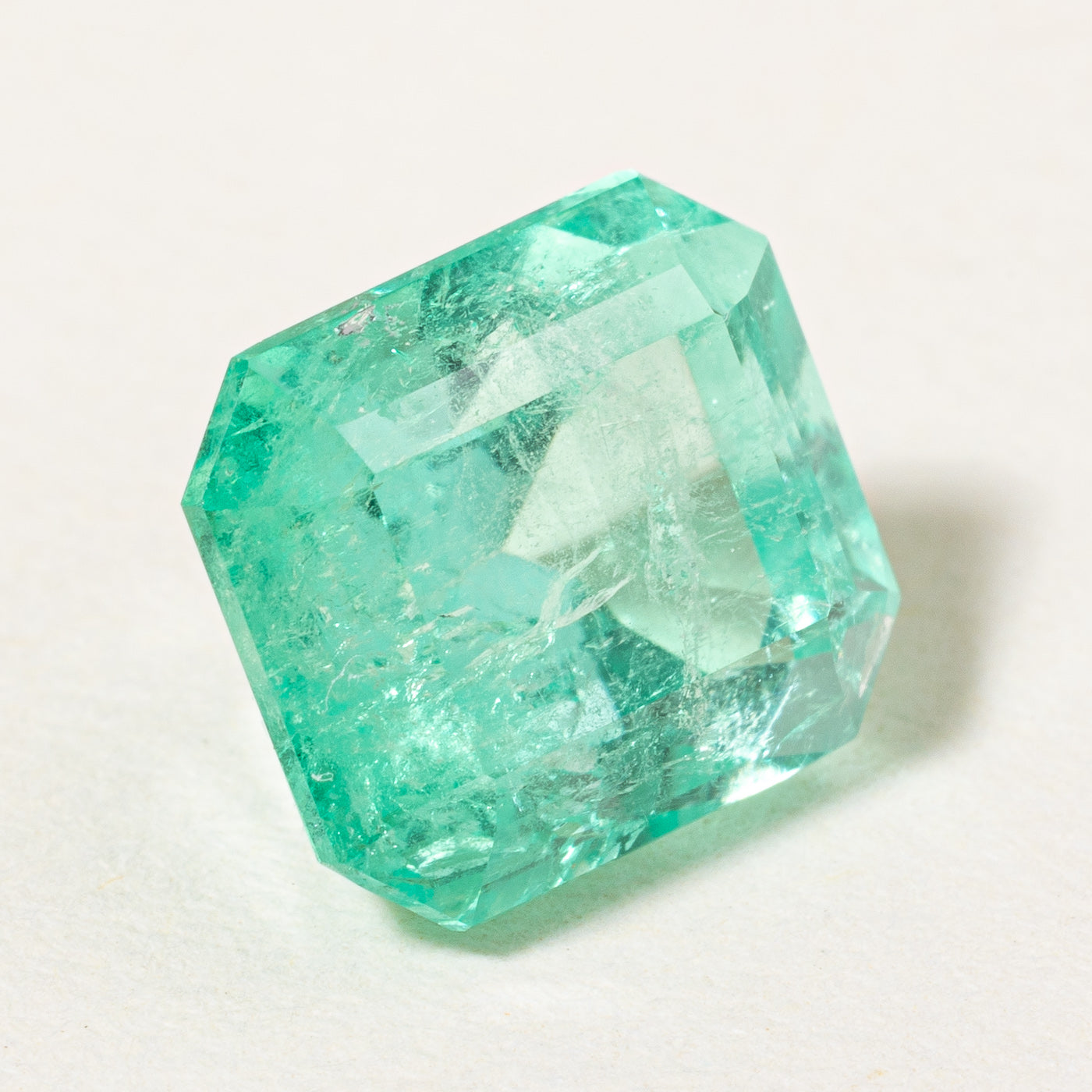 2.85ct Natural Colombian Emerald Gemstone - Rectangular Cut with Beveled Corners for Jewelry Making, Engagement Rings & Luxury Gifts