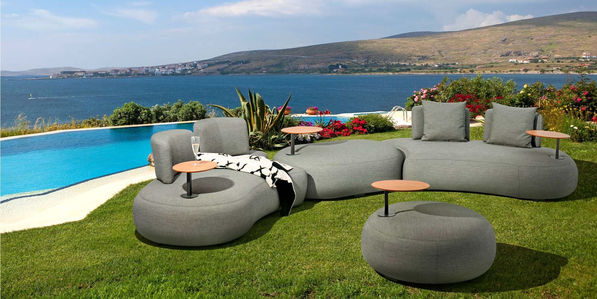 Luxury Couture Jardin Bubble Outdoor Ottoman - Waterproof Patio Furniture for Garden, Poolside & Backyard Relaxation