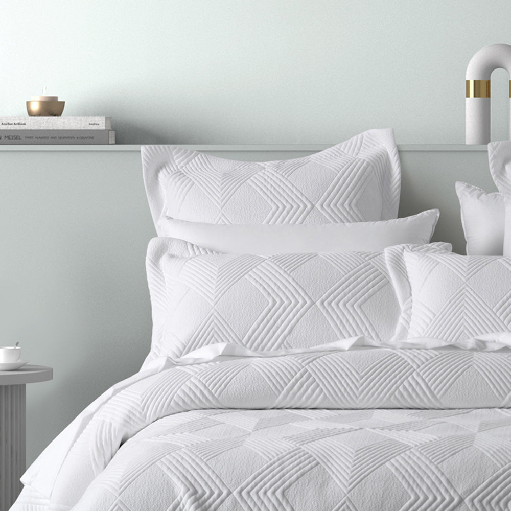 Cassiano White Coverlet Set - Queen & King Size Bedding for Luxury Comfort | Perfect for Master Bedroom, Guest Room & Hotel Decor