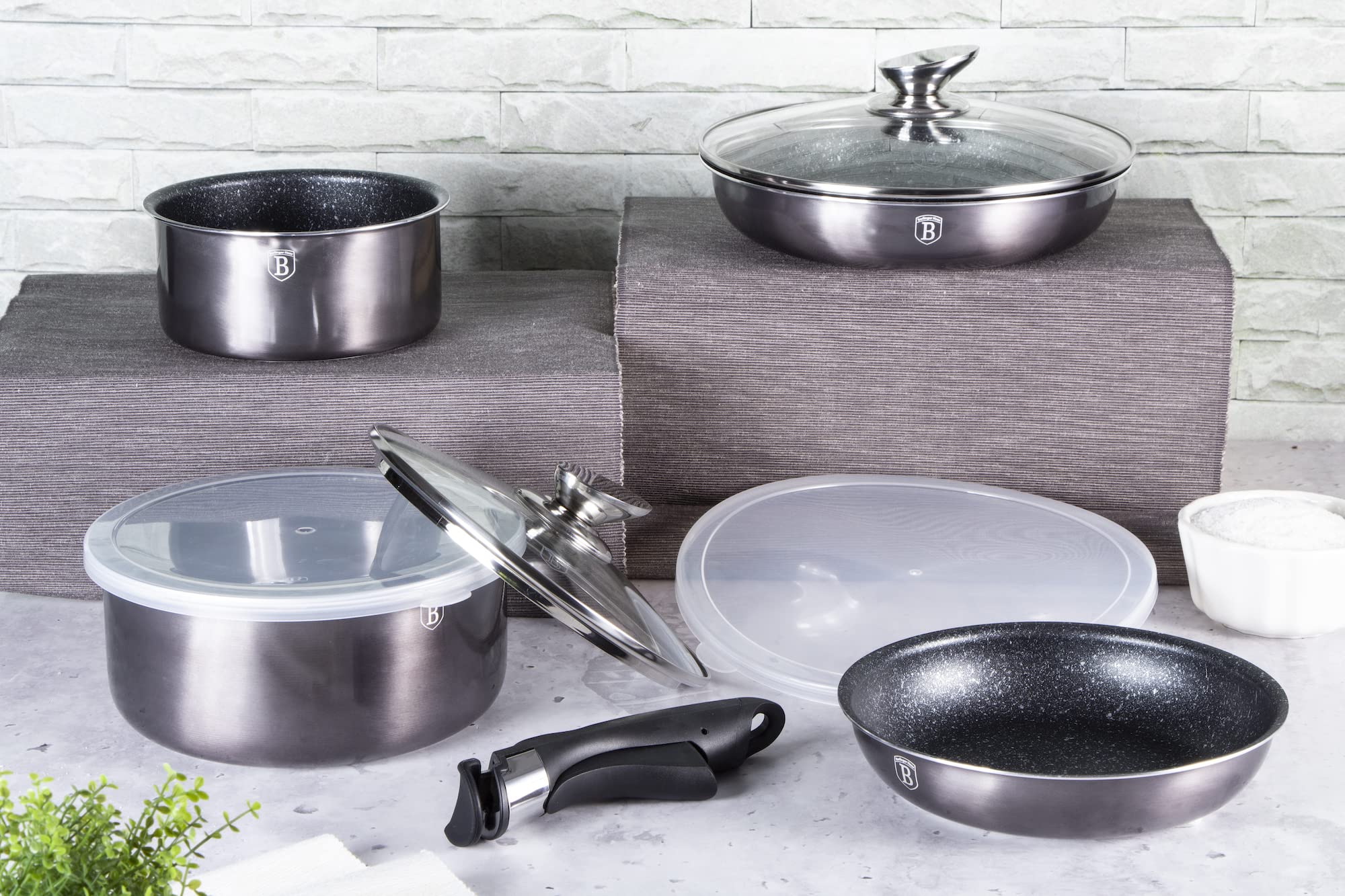 Berlinger Haus 9-Piece Nonstick Cookware Set with Detachable Ergonomic Handles & Glass Lids - Premium Pots and Pans for Everyday Cooking, Frying, Sauteing & Meal Prep