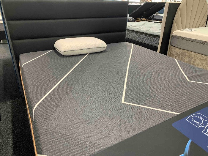 Queen Size Memory Foam Mattress for Back Pain Relief - Medium Firm Balance Perfection Mattress for Side, Back & Stomach Sleepers - Perfect for Bedroom, Guest Room & Apartment
