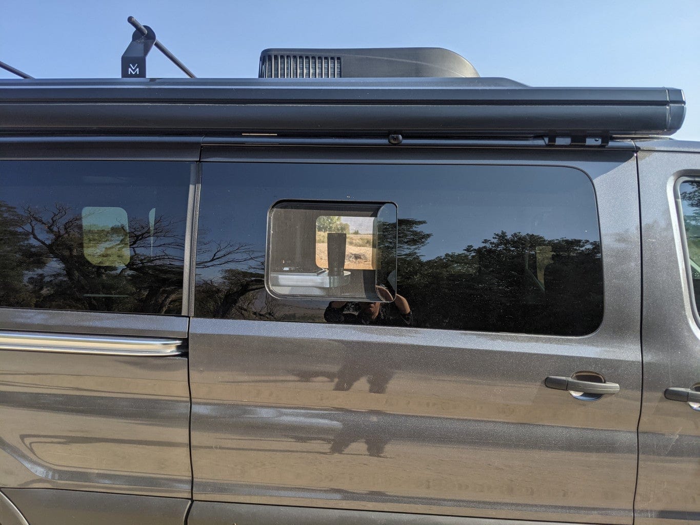 AM Auto Ford Transit 2015+ (Low Roof) Passenger Side Forward Half Slider Screened Window (FTL17 RS1 HSS P) - Replacement Screen for Van Windows - Perfect for Camping, Road Trips & Privacy Protection