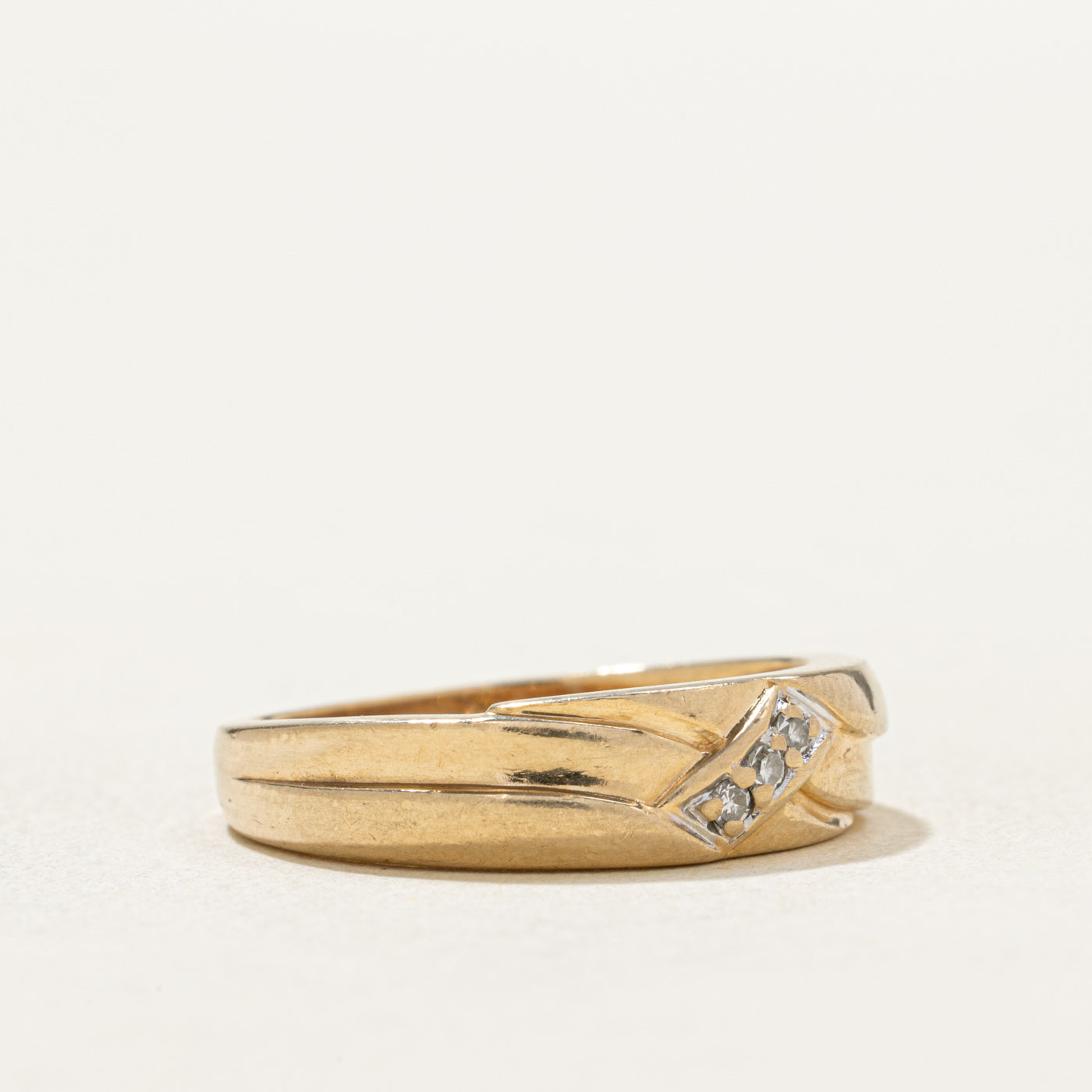 10K White Gold Diagonal Diamond Grooved Wedding Band Ring - 0.03ctw Diamond Accents - Size 6.25 - Perfect for Anniversary Gifts & Bridal Jewelry