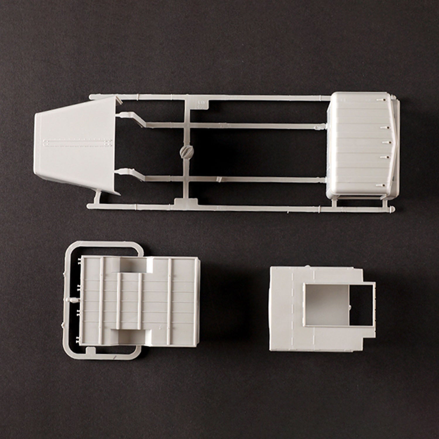Trumpeter 1/35 Scale US Military M915 Armed Truck Transport Vehicle Unassembled Plastic Model Kit - Realistic Design for Military Enthusiasts & Model Collectors - Perfect for Dioramas, Display Cases & Historical Reenactments