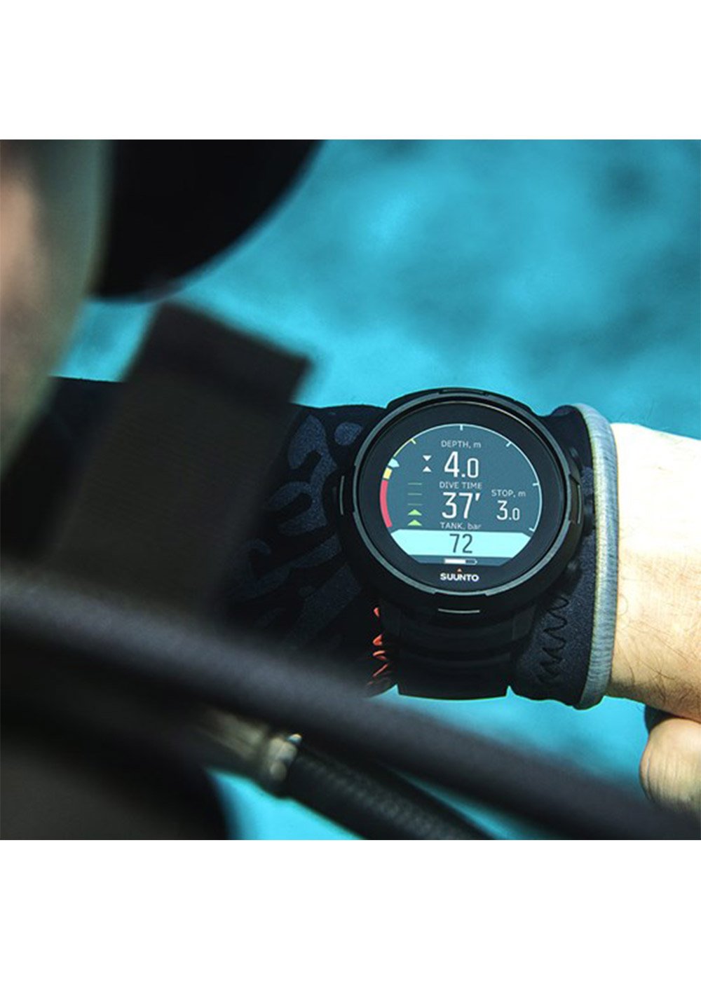Suunto D5 All Black Dive Computer with USB Charging Cable - Perfect for Scuba Diving, Snorkeling & Underwater Adventures