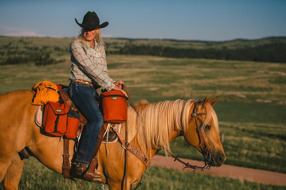 **TrailMax Big Sky Saddlebags – Durable Nylon Horse Saddle Bags with 2 Water Bottle Holders for Trail Riding – Designed in Montana (Black) – Perfect for Long-Distance Horseback Adventures & Outdoor Exploration**