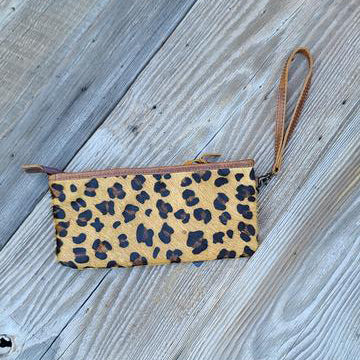 American Darling Cheetah Print Clutch Purse - Stylish Women's Fashion Accessory for Evening Parties, Weddings & Date Nights