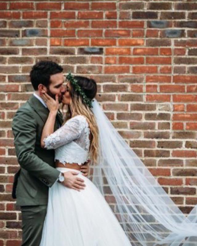 Boho Lace Crop Top & Tulle Skirt Two-Piece Wedding Dress Set - Elegant Bridal Outfit for Beach, Garden & Boho Chic Weddings
