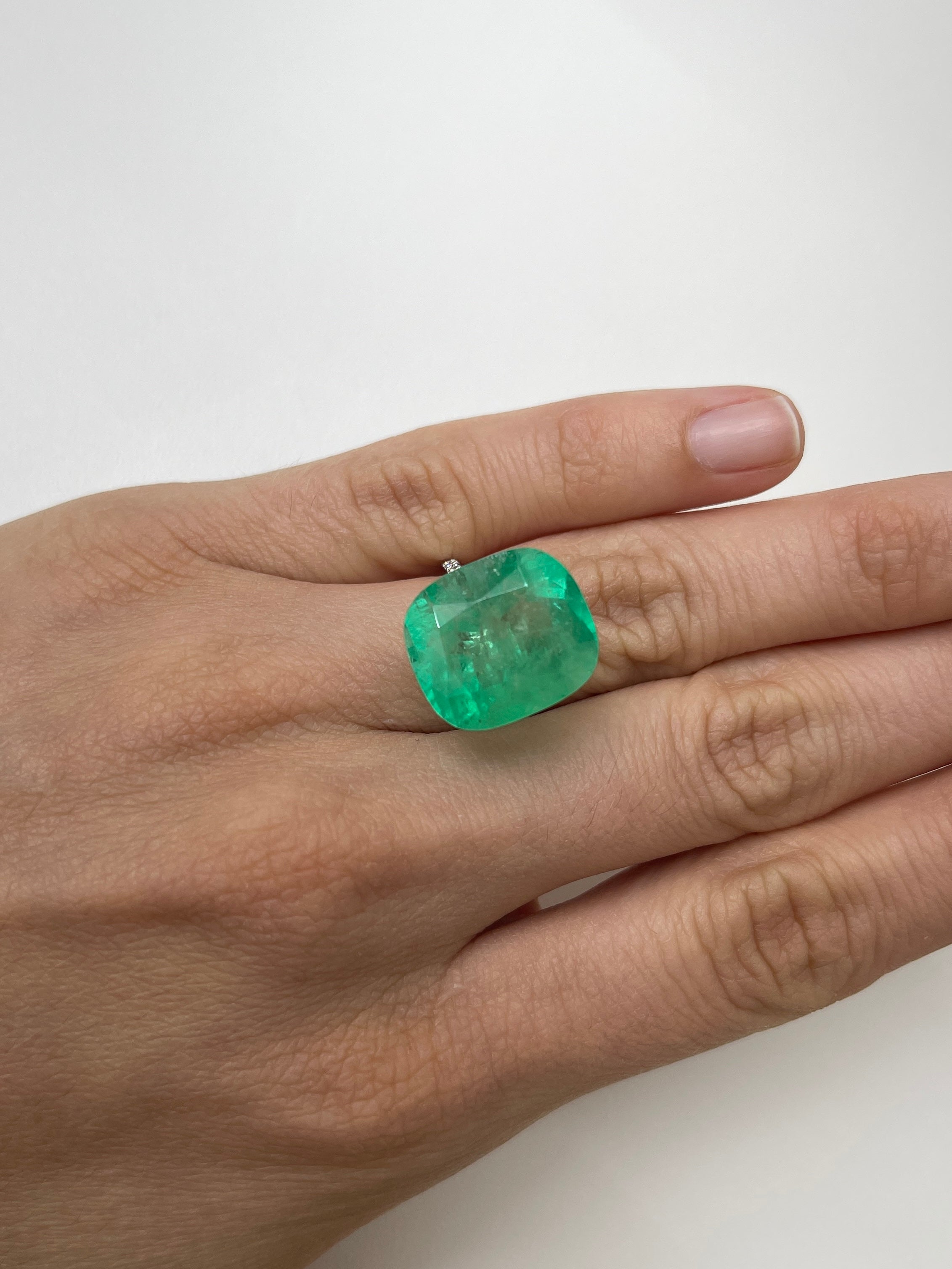 17x15mm Natural Cushion Cut Colombian Emerald Gemstone - 16.11 Carat AAA Quality Green Emerald for Jewelry Making, Engagement Rings & Luxury Gifts