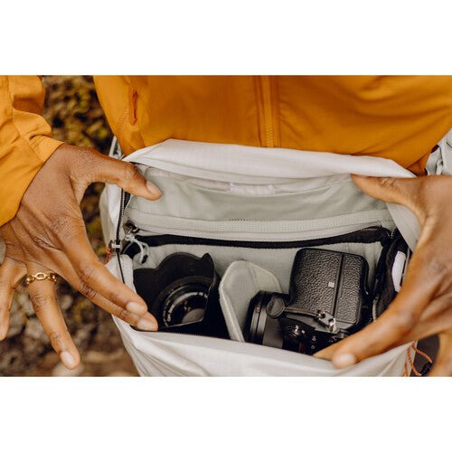 Peak Design Outdoor Sling 7L Cloud - Waterproof Camera Bag for Travel & Hiking - Compact Crossbody Sling Pack for DSLR, Mirrorless & Everyday Essentials (Perfect for Adventure Photography & Urban Commuting)