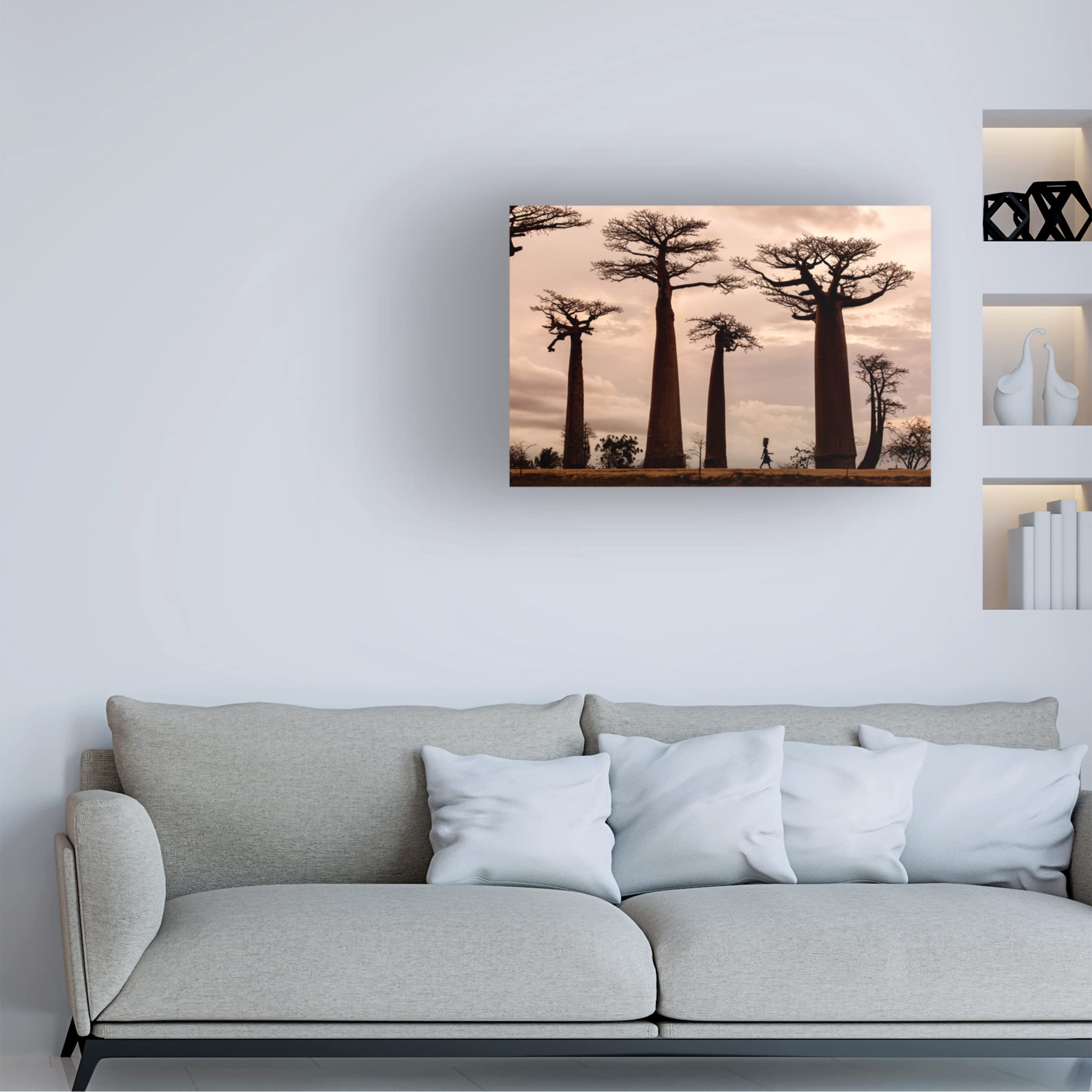 Trademark Fine Art 'Madagascar' Canvas Wall Art by Dan Mirica - Stunning Wildlife Painting for Living Room, Bedroom & Office Decor