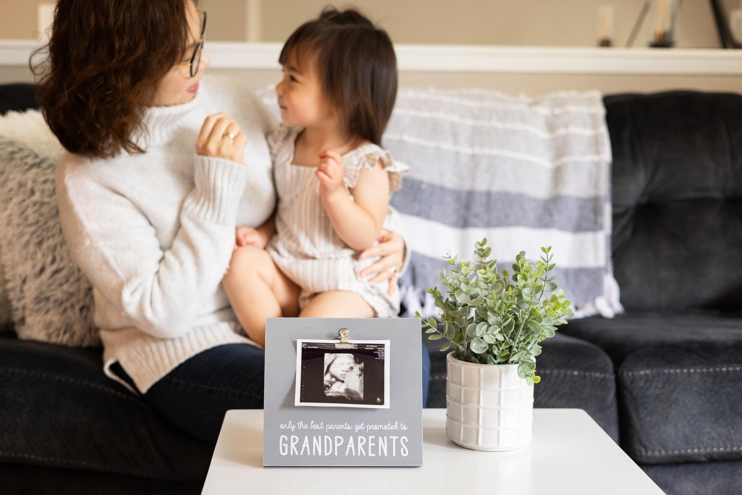 Pearhead Grandparents Pregnancy Announcement Sonogram Picture Frame - Ultrasound Photo Gift for New Grandmothers & Grandfathers - Distressed Gray Keepsake Frame - Perfect for Baby Showers, Gender Reveals & Grandparent Gifts - Nursery Decor & Family Keepsakes - Heartwarming Gift for Expecting Grandparents to Display Ultrasound Memories - Ideal for First-Time Grandparents Celebrating Pregnancy Announcements