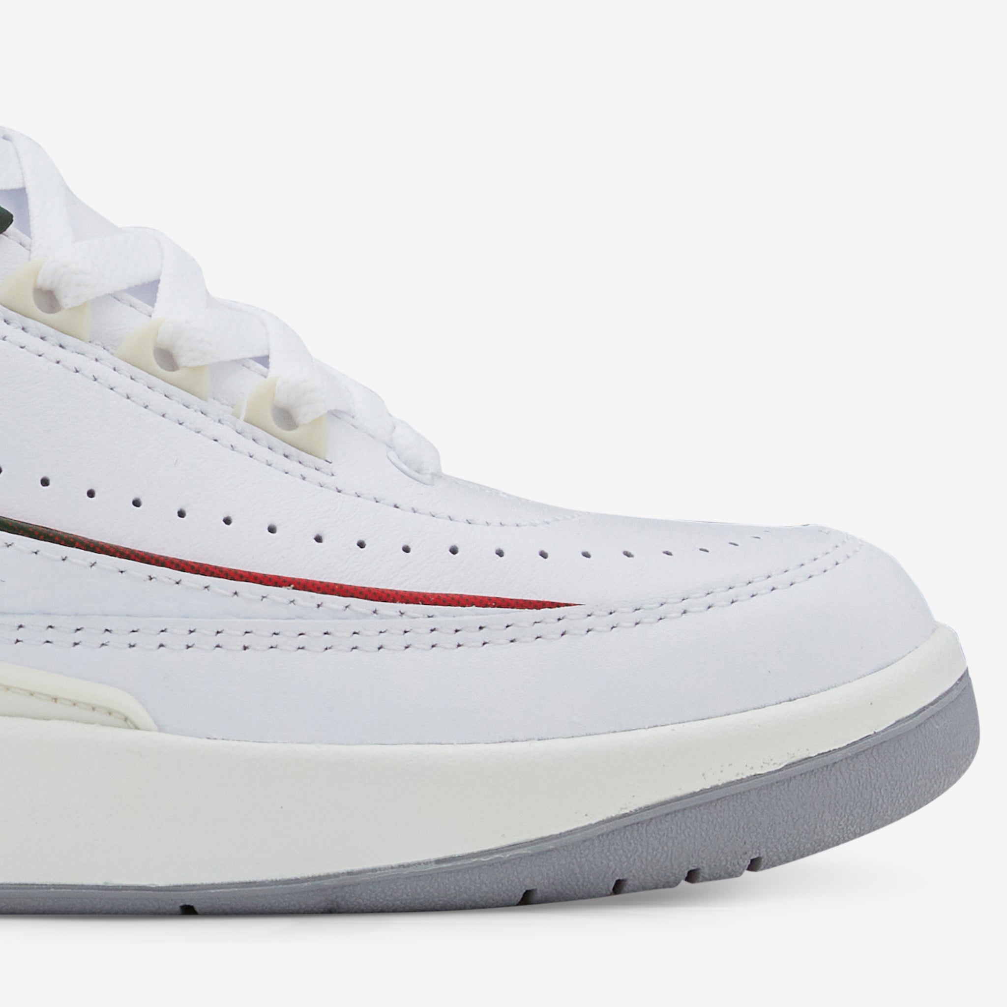 Air Jordan 2 Retro Men's Basketball Shoes - White/Fire Red/Sail | Classic Retro Sneakers for Men | Perfect for Casual Wear, Street Style & Sneaker Collectors