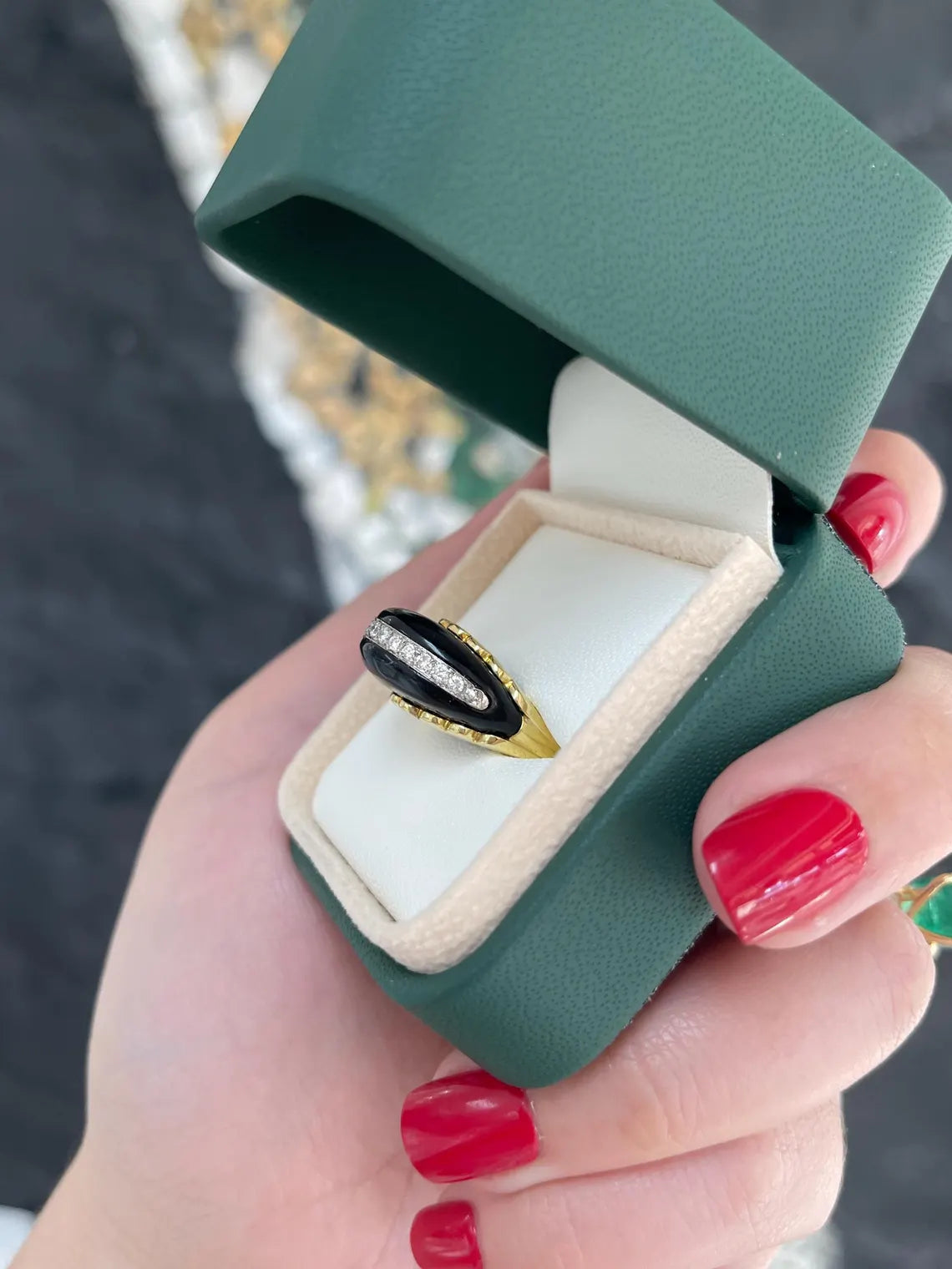 0.00ct Natural Black Onyx Statement Ring with Pave Diamond Accents - Elegant Jewelry for Evening Parties, Weddings & Special Occasions