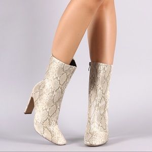 Stylish Women's Snake Skin Booties - Fashionable Ankle Boots for Fall & Winter | Perfect for Casual Outfits, Parties & Night Out