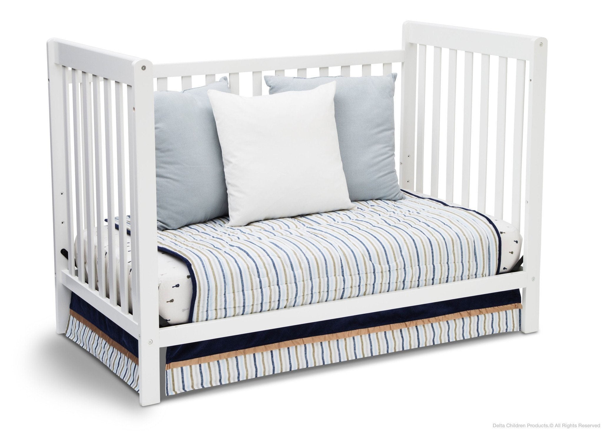 3-in-1 Convertible Baby Crib with Adjustable Height - Toddler Bed & Daybed - Perfect for Nursery, Bedroom & Small Spaces