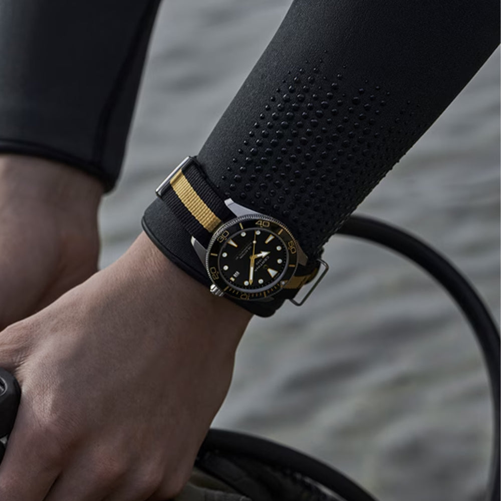 DS Action Diver 40.5mm Black Dial Men's Watch with Two-Piece Strap - Perfect for Water Sports, Diving & Everyday Wear