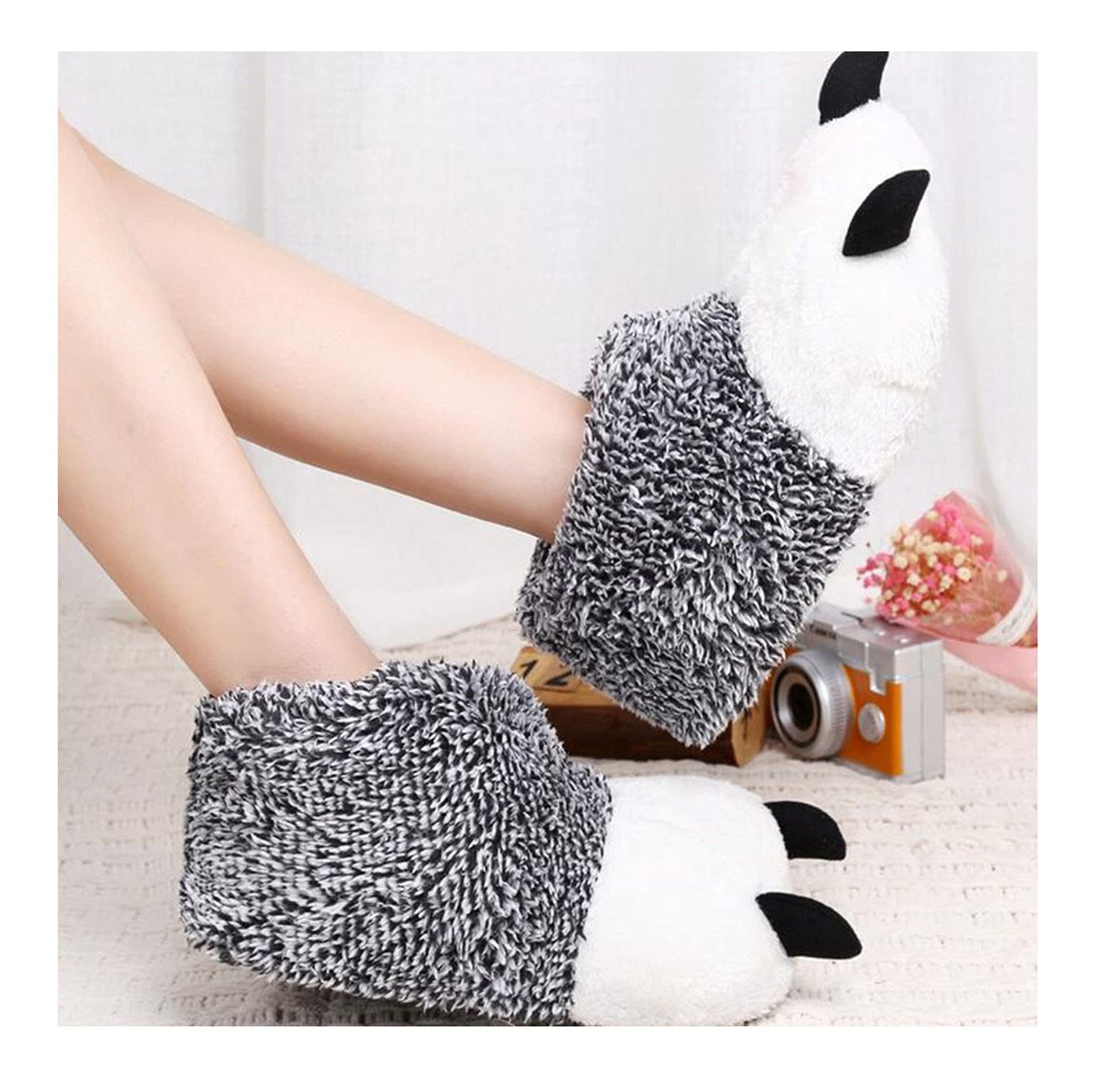 LANFIRE Unisex Polar Bear Paw Slippers - Soft Plush Furry Animal House Shoes for Men & Women - Cozy Winter Indoor Boots for Couples - Perfect Gift for Christmas & Home Relaxation