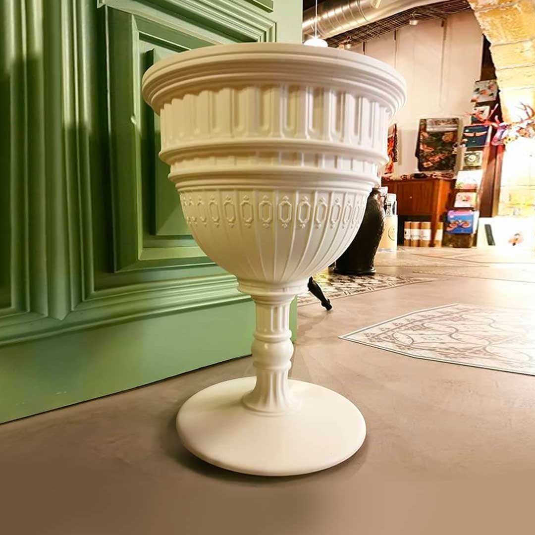Qeeboo Capitol Side Table - Modern End Table with Unique Design for Living Room, Bedroom & Office - Perfect for Small Spaces, Decor & Storage