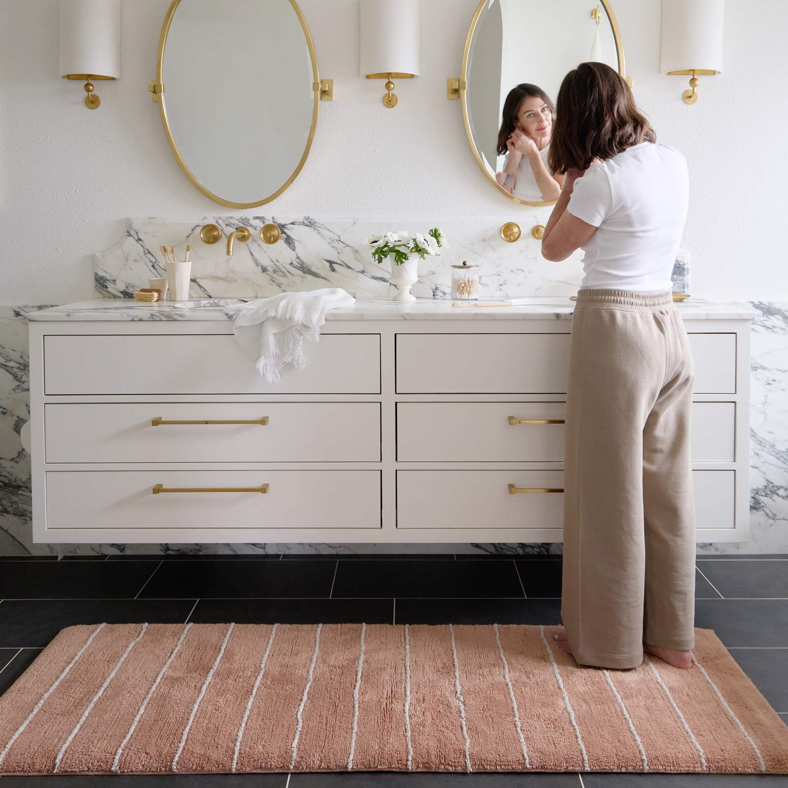 Premium Soft Absorbent Bath Mat - Non-Slip Quick Dry Bathroom Rug for Safety & Comfort - Perfect for Bathroom, Shower & Vanity Areas