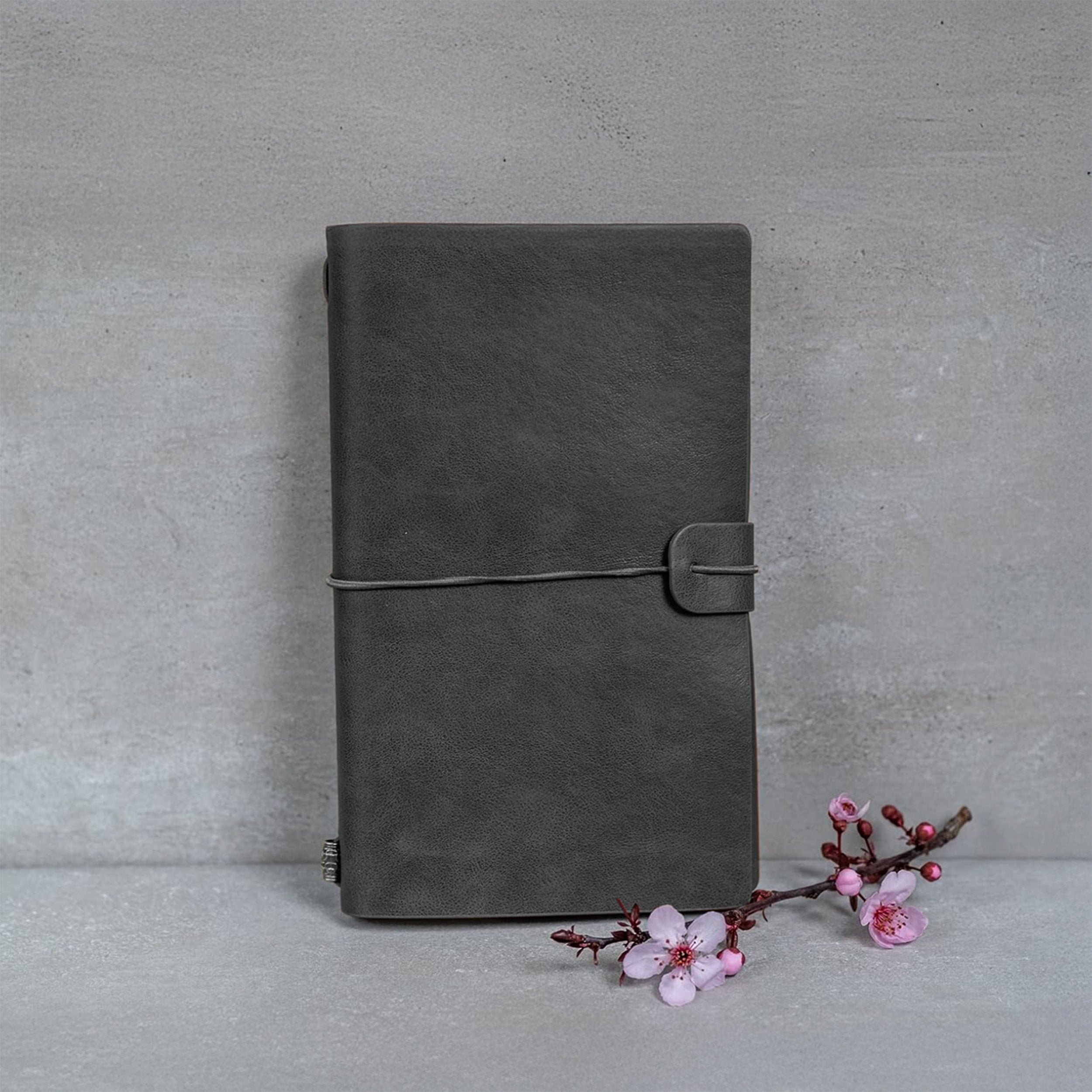 Premium Refillable Black Leather Journal - A5 Size with Lined Pages for Writing, Sketching & Note Taking - Perfect for Travel, Work & Creative Projects