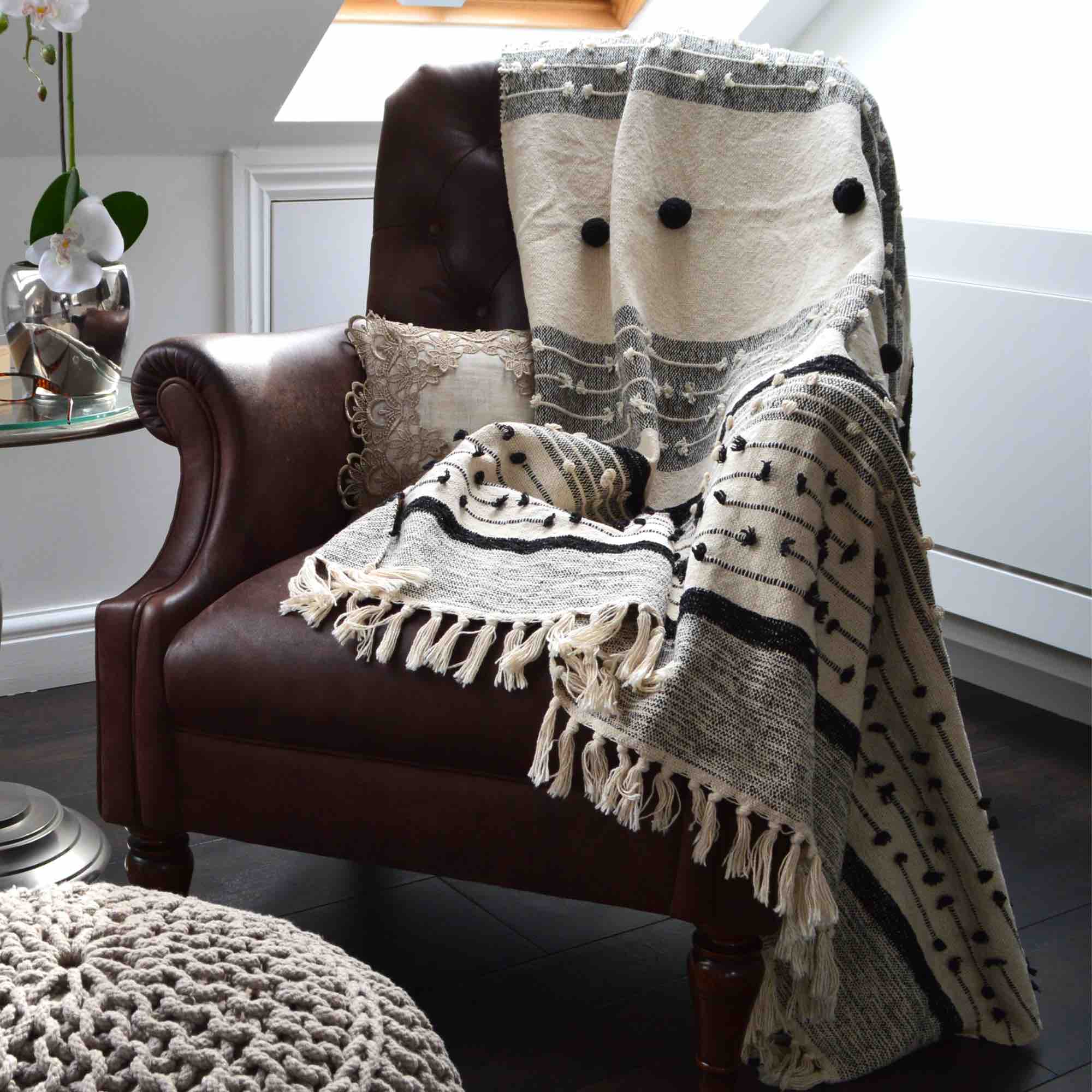 Nina Textured Throw Blanket - Soft Grey and White Cozy Knit Bedding for Couch, Sofa & Bed - Perfect for Winter Warmth and Home Decor
