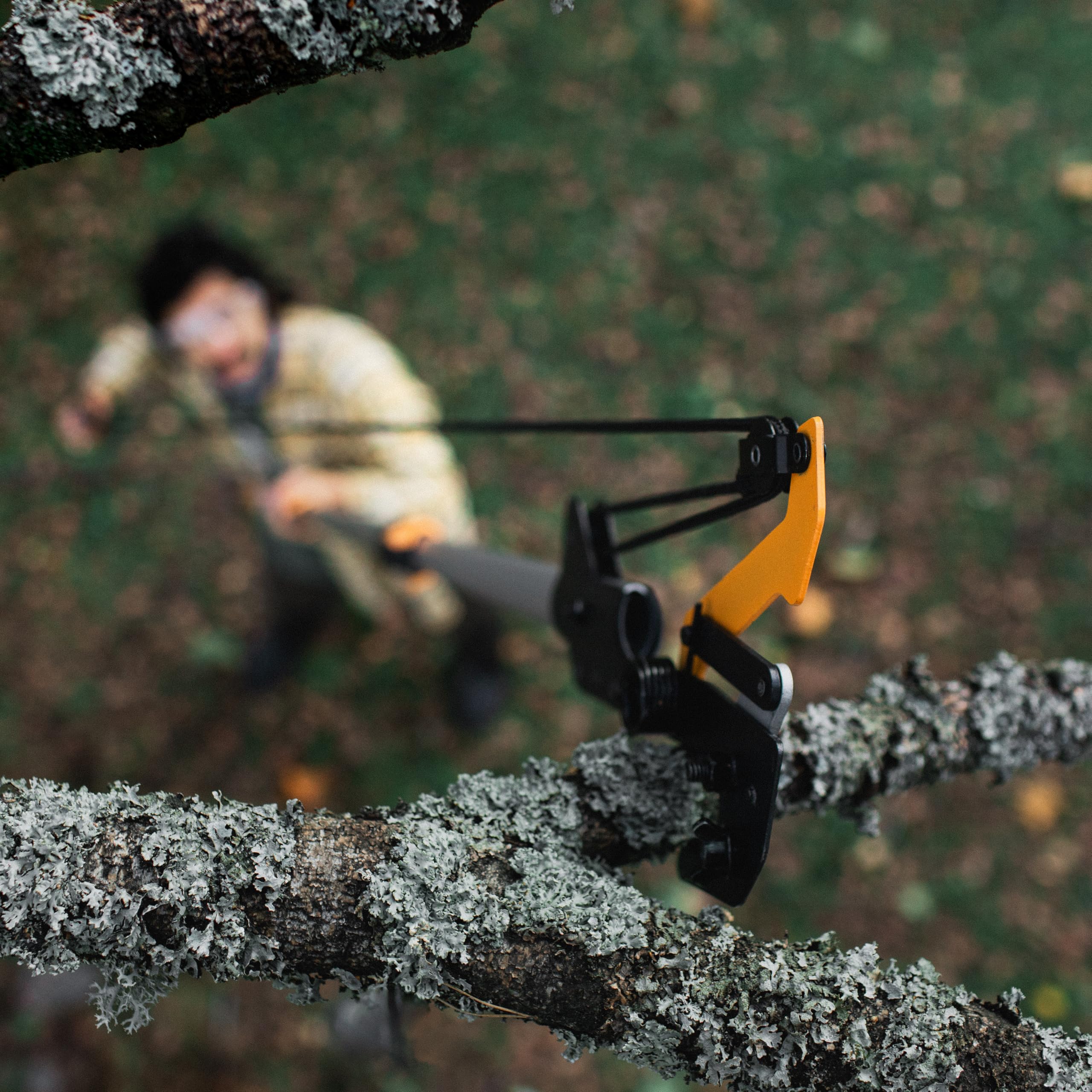 Fiskars 7ft-14ft Extendable Pole Saw & Tree Pruner - Power-Lever Technology for Easy Cutting - Heavy Duty Garden Tool for Tree Trimming & Pruning (Black/Orange) - Perfect for Lawn Care, Landscaping & Outdoor Maintenance