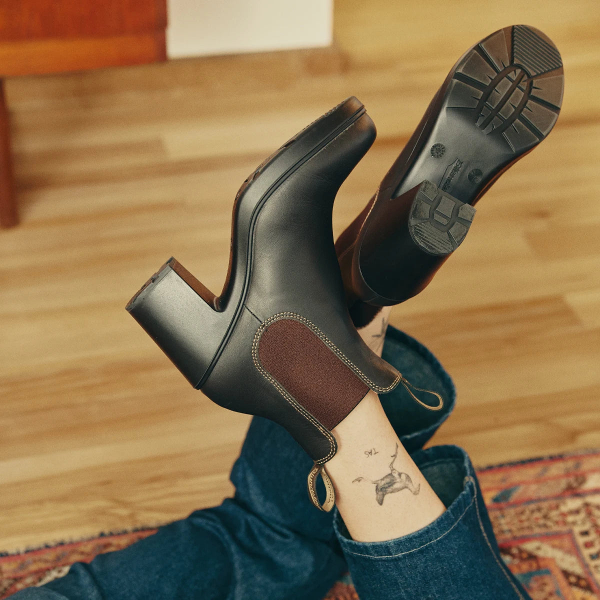 BLUNDSTONE 2365 & 2366 Women's Chelsea Boots - Comfortable & Durable Leather Ankle Boots for Work, Travel & Everyday Wear