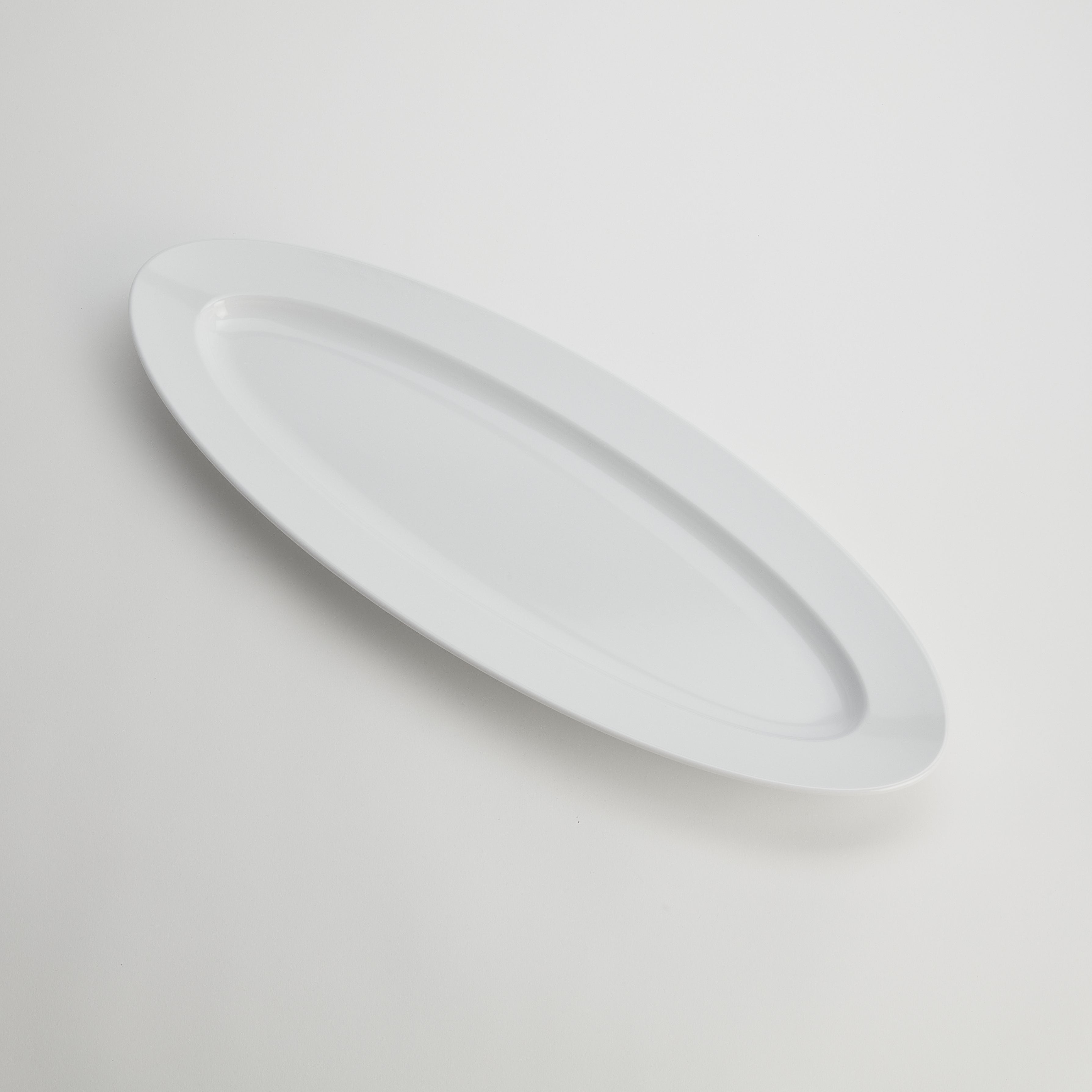 American Metalcraft Endurance 24 x 9 Inch White Melamine Oval Boat Platter - Durable Serving Tray for Buffets, Catering, and Party Food Display (12-Pack Case)