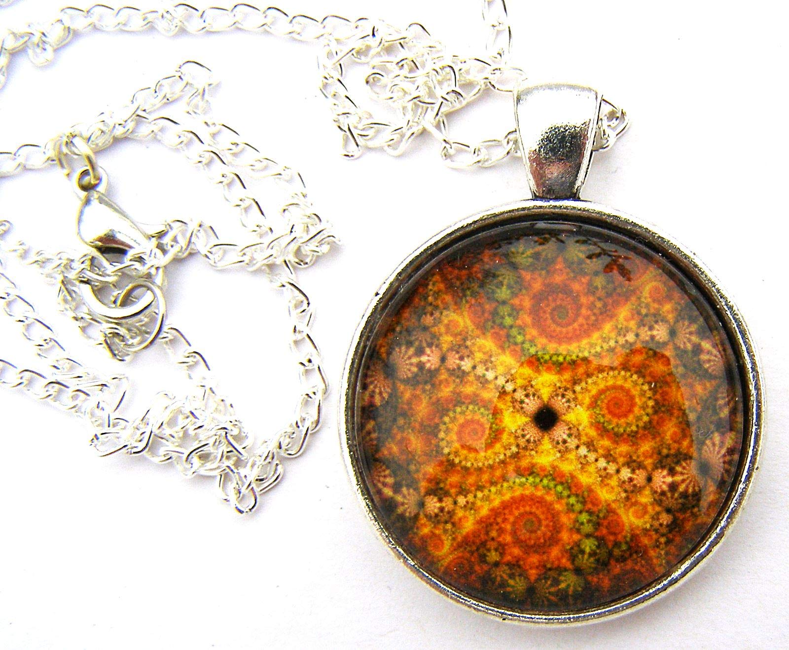 Elegant Amber Pattern Glass Pendant Necklace - 18 Inch Chain, 2.8 x 2.8 cm Pendant - Perfect Gift for Women - Ideal for Parties, Weddings & Special Occasions