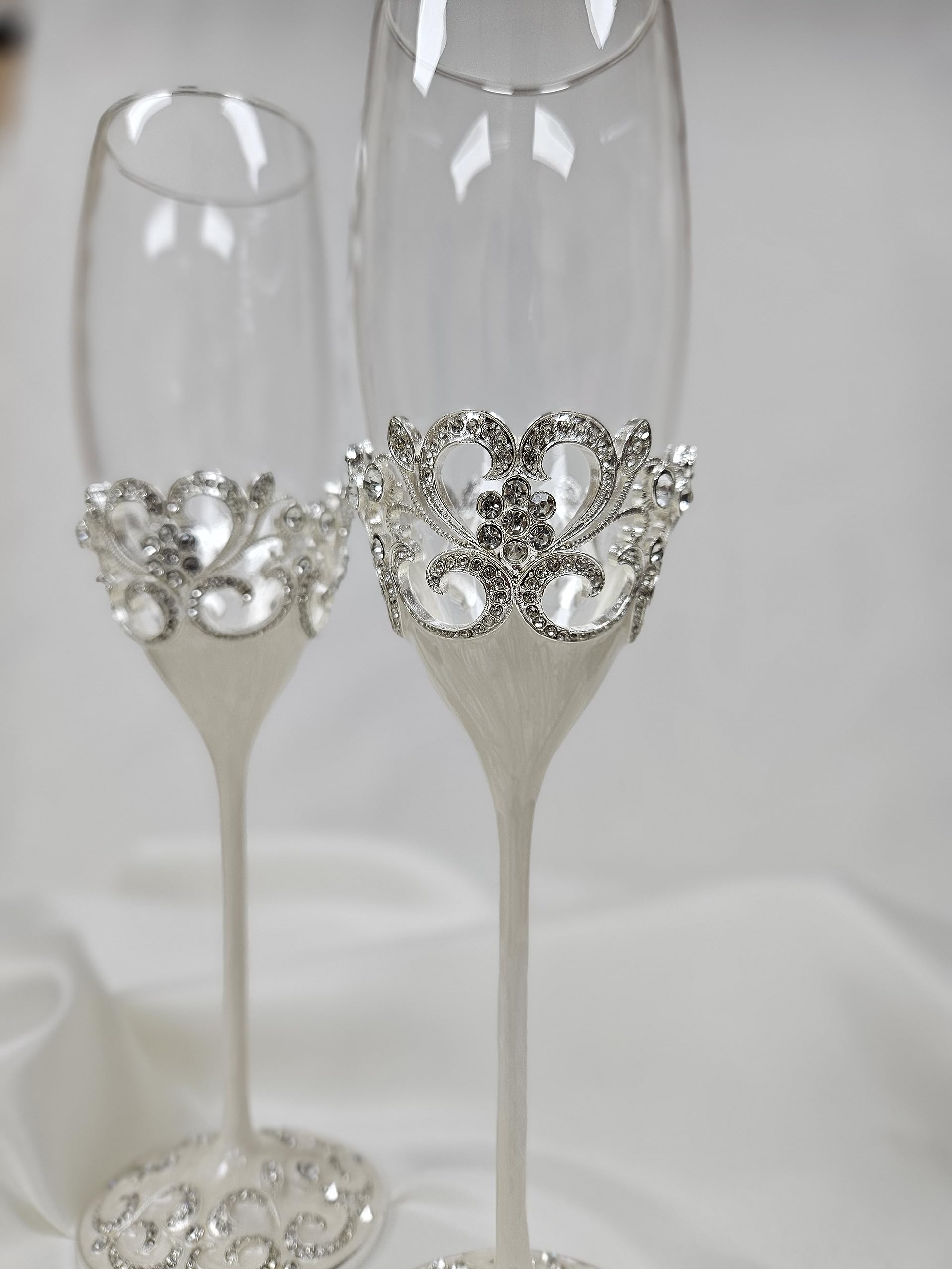 Custom Made White Silver Wedding Toasting Set - Elegant Champagne Flutes for Couples with Cake Servers (Set of 2 Glasses) - Perfect for Quinceañeras, Anniversaries & Romantic Celebrations