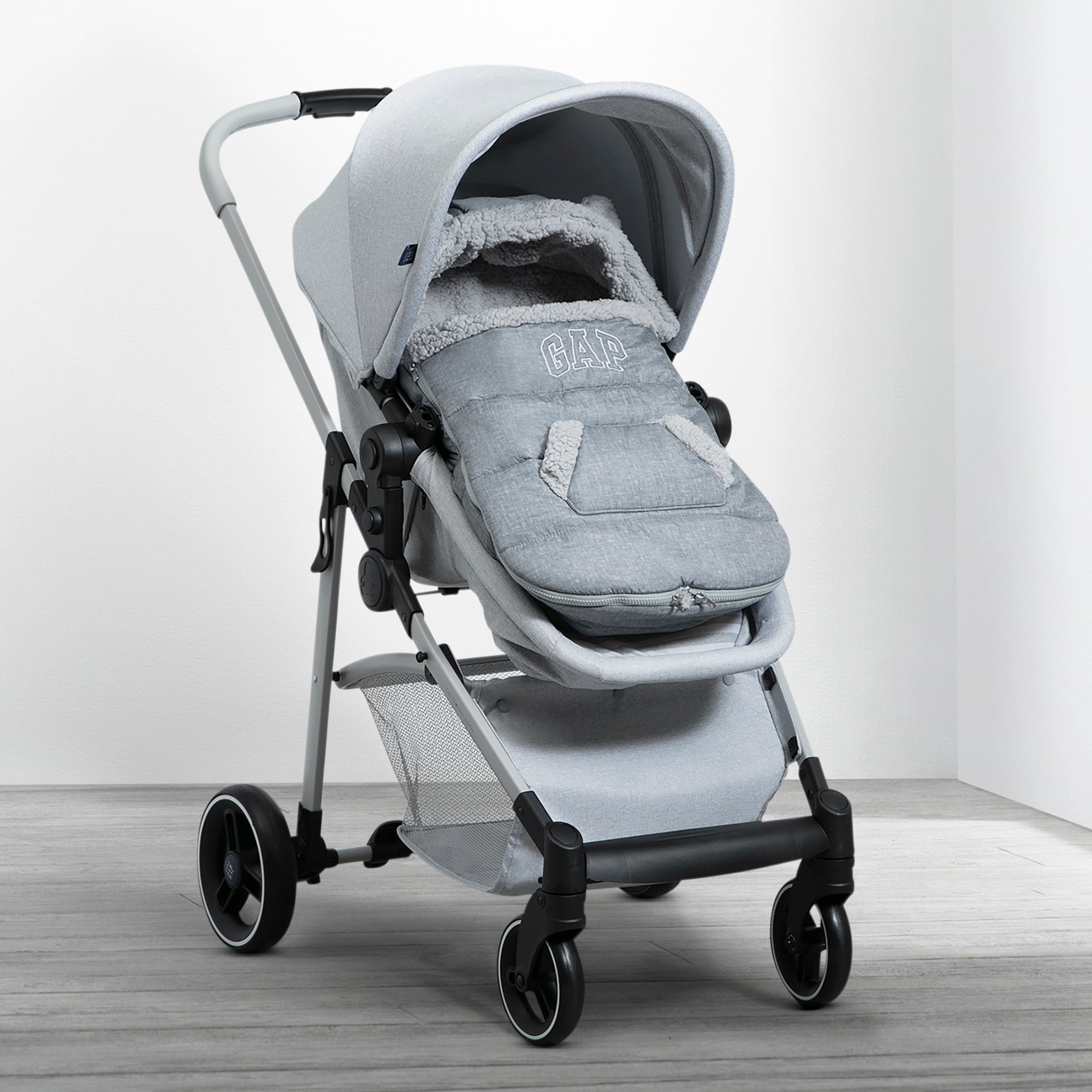 BabyGap Infant Stroller Footmuff - Warm Winter Stroller Cover for Newborns & Toddlers - Cozy & Waterproof for Outdoor Walks & Shopping Trips