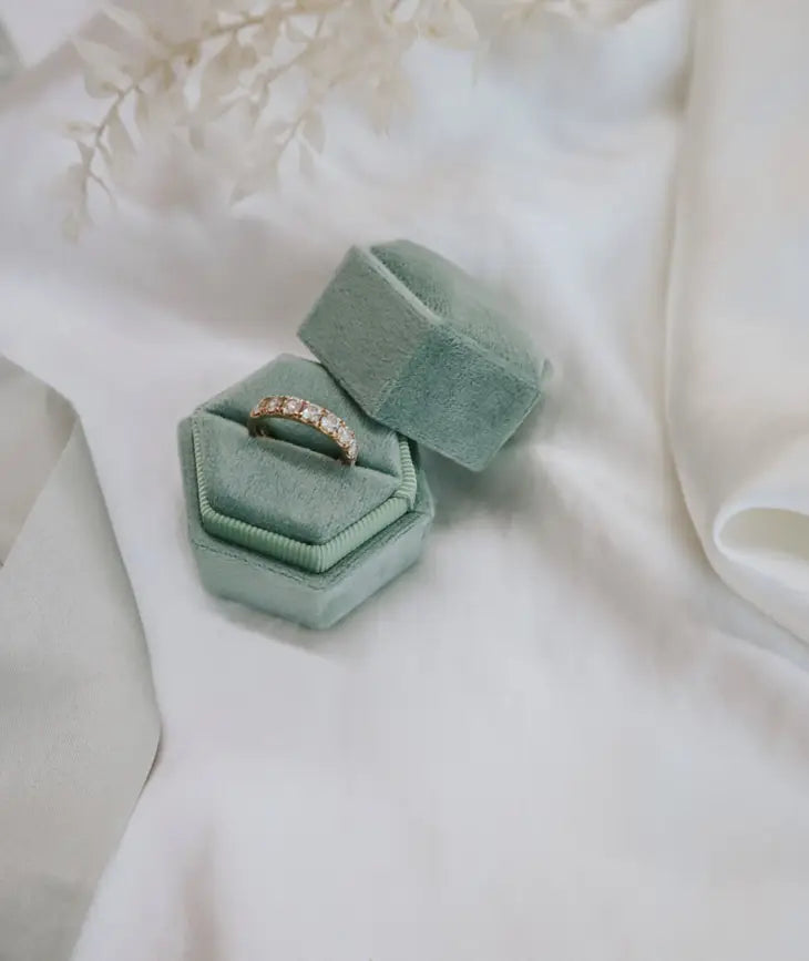 Elegant Sage Velvet Double Ring Box for Engagement & Wedding Jewelry - Perfect for Proposals, Anniversaries & Special Occasions