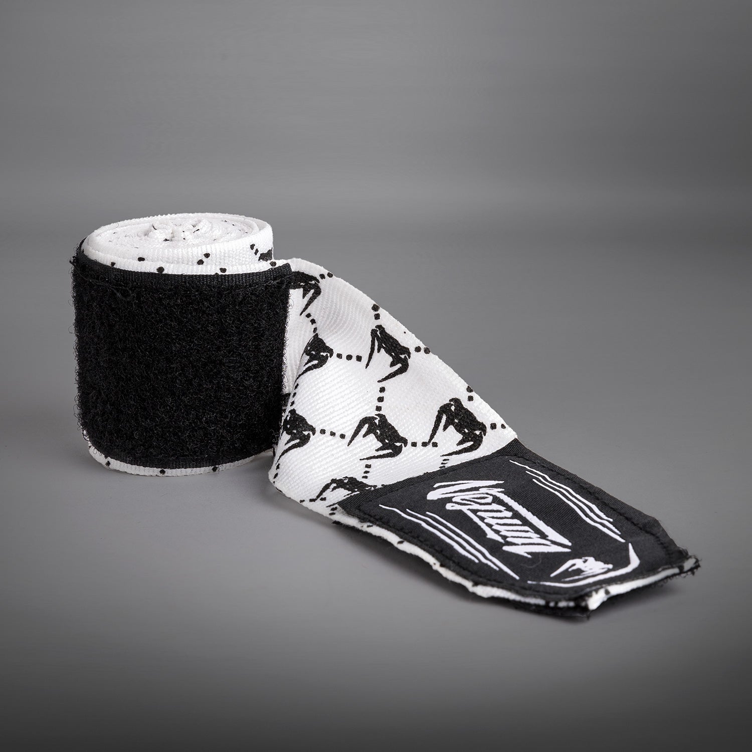Venum Hand Wraps for Boxing & MMA Training - Premium White/Black Hand Wraps for Punching Bag Workouts, Sparring & Fitness Training - Ideal for Fighters & Athletes