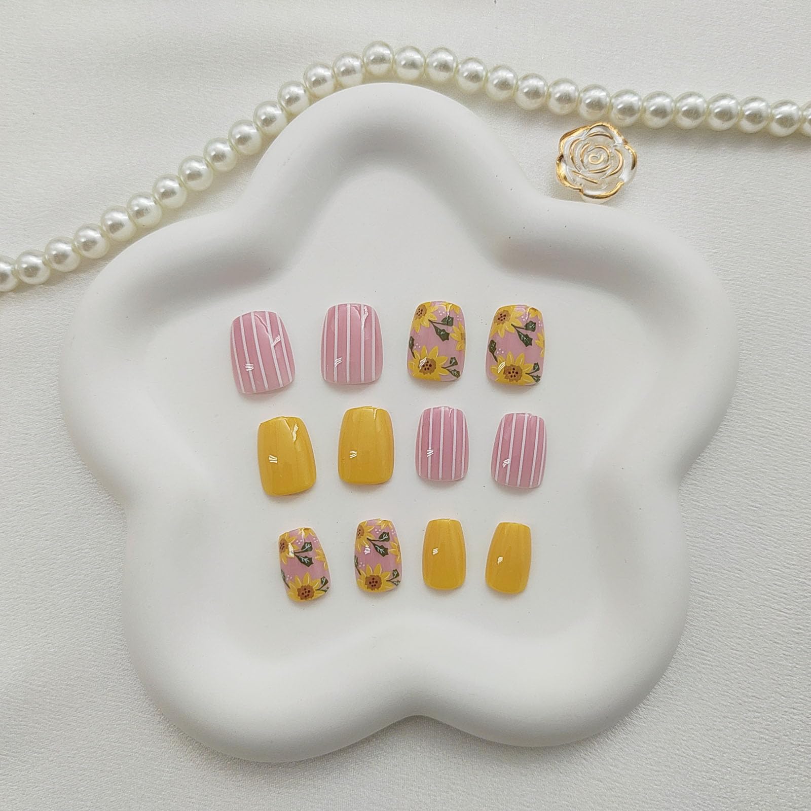24 Pcs Extra Short Press-on Nails - Coffin Shape Glossy Glue-on False Nails with Sunflower Designs - Yellow Full Cover Artificial Nails for Women, Easy to Apply, Perfect for Daily Wear, Parties & Special Occasions