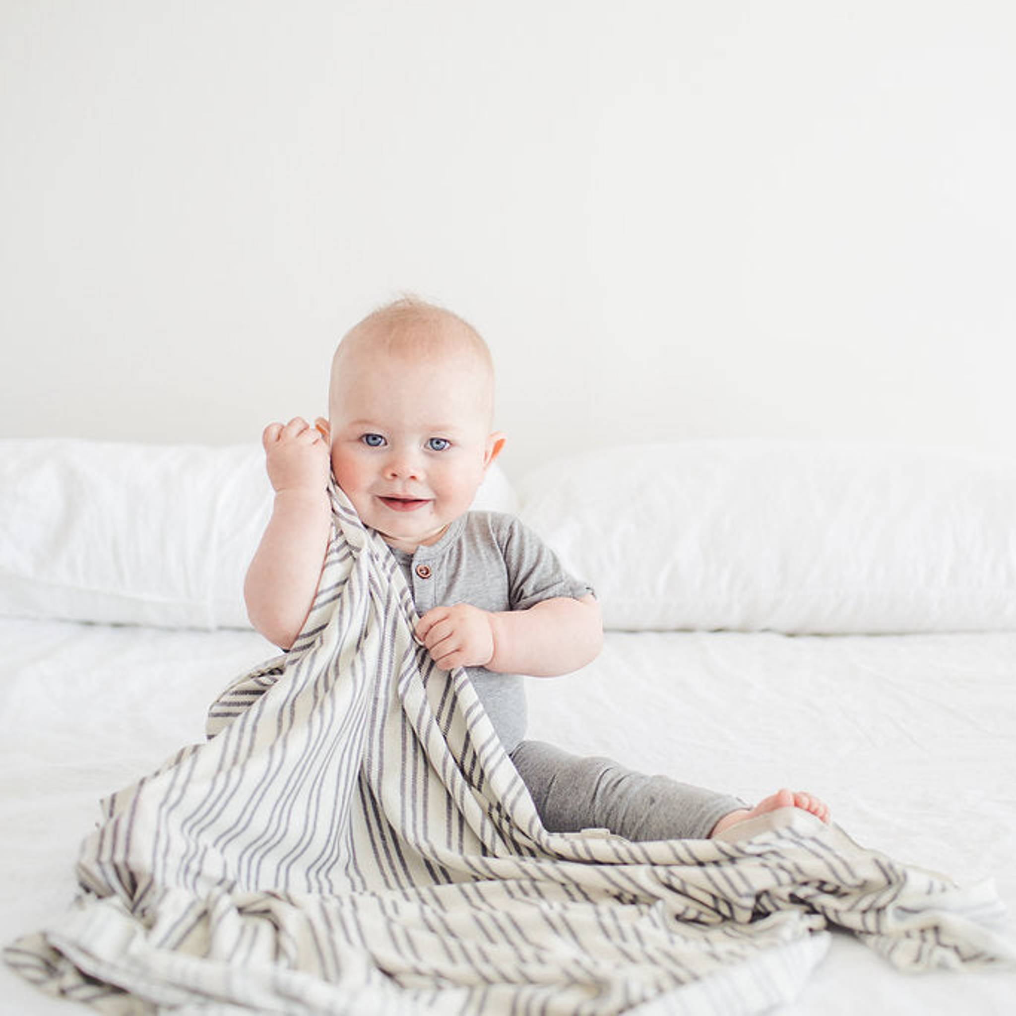 Soft Knit Swaddle Blanket for Babies - Breathable & Cozy Midtown Design - Perfect for Newborns, Infants & Toddlers - Ideal for Swaddling, Nursing & Stroller Use