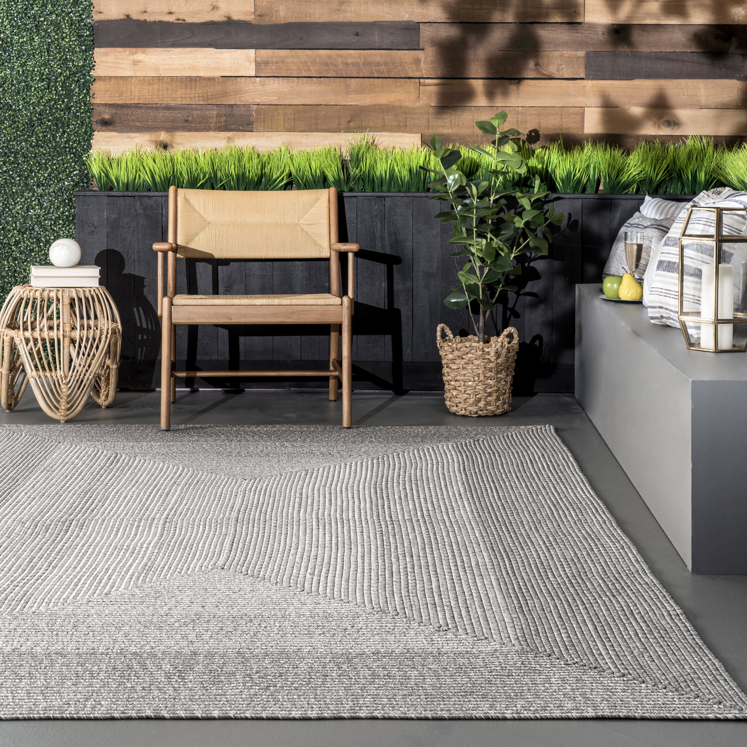 Braided Gradient Indoor Outdoor Rug - Light Grey Non-Slip Area Carpet for Living Room, Bedroom, Patio & Deck Decor