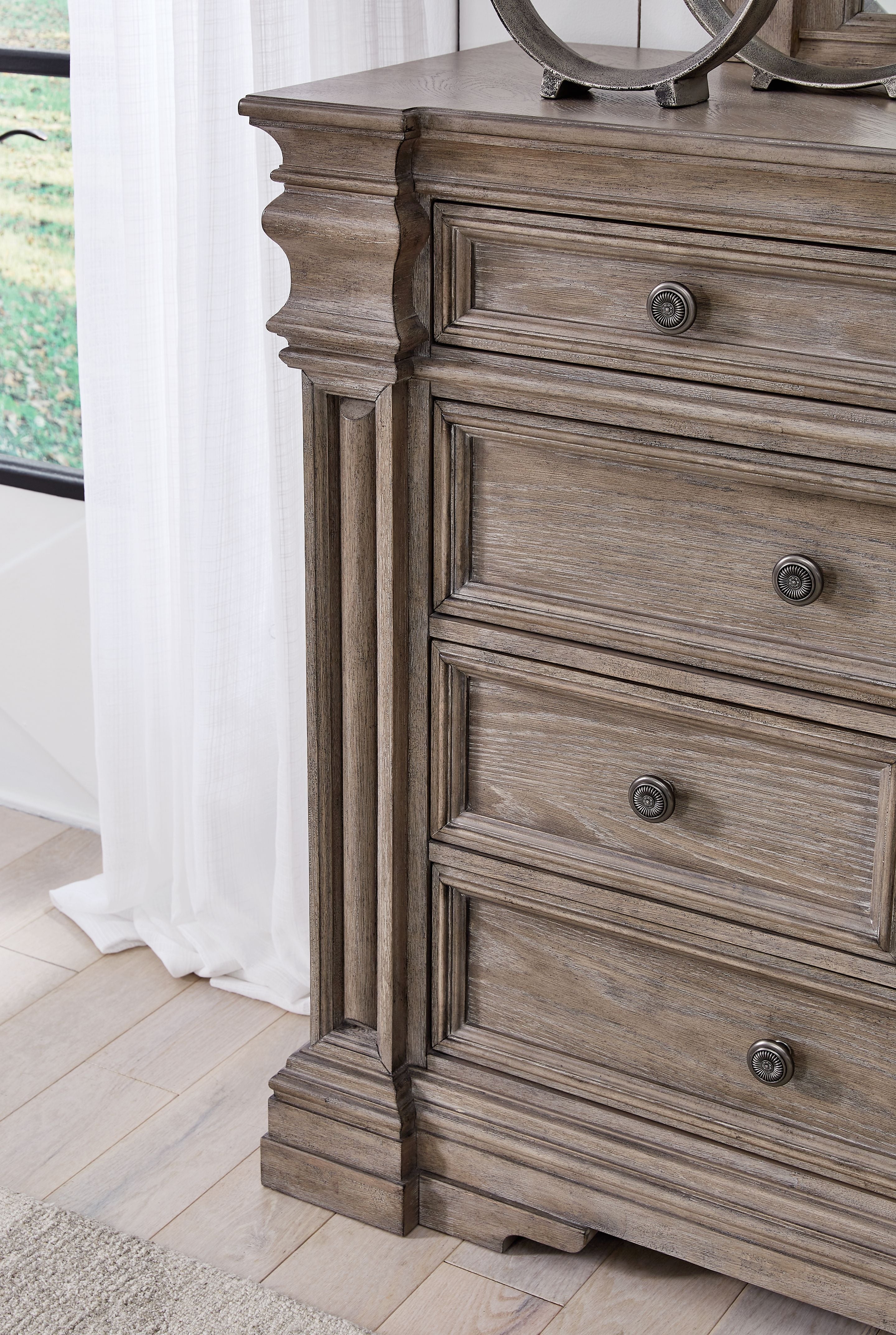 Blairhurst Light Grayish Brown Dresser - Modern 6-Drawer Chest for Bedroom, Living Room & Nursery Storage | Solid Wood Furniture for Home Organization & Decor