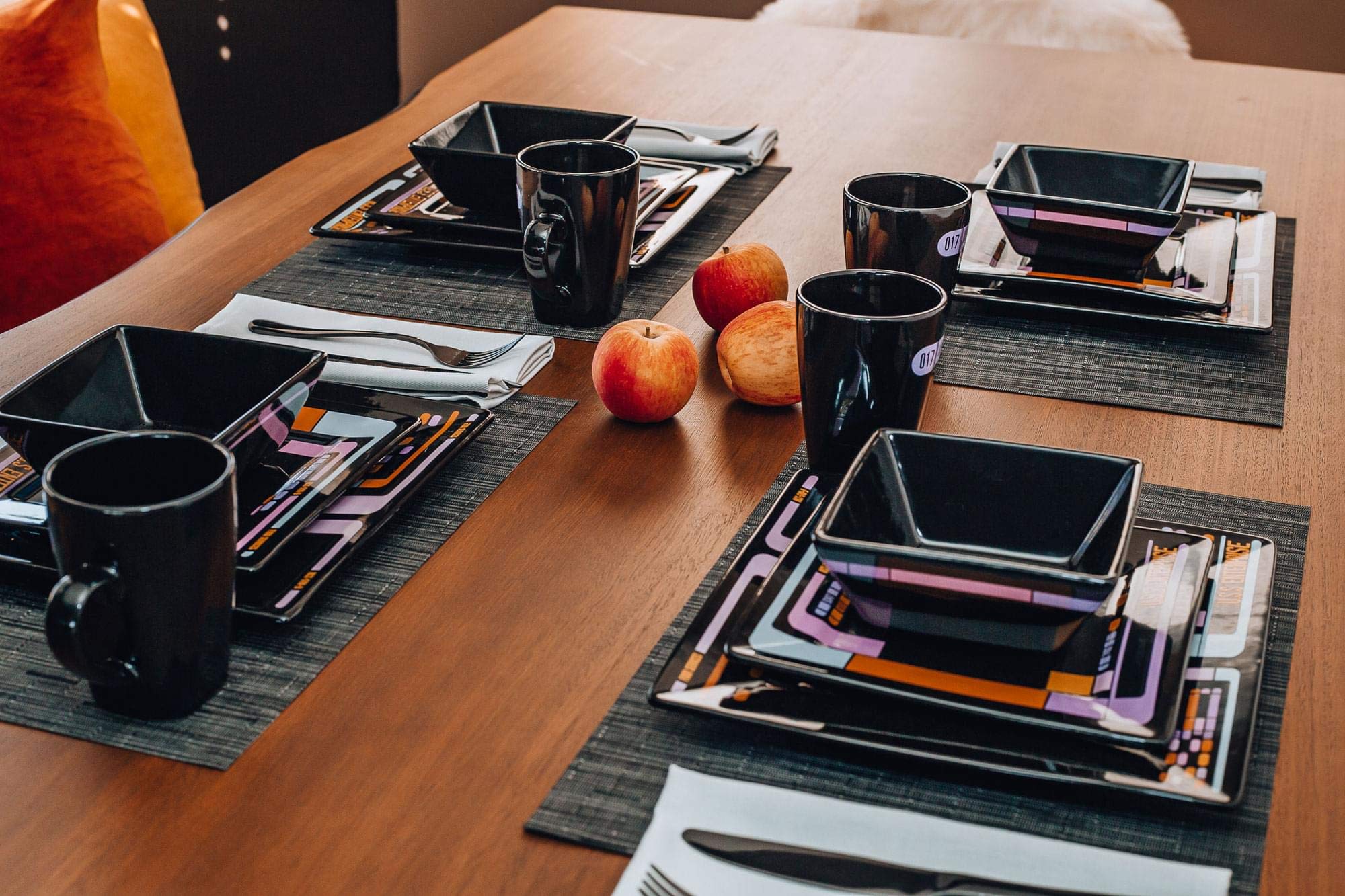 Star Trek: The Next Generation LCARS Interface 16-Piece Ceramic Dinnerware Set | Collectible Kitchen Dish Set | Includes 4 Dinner Plates, 4 Salad Plates, 4 Bowls & 4 Mugs | 4-Person Place Setting | Perfect for Sci-Fi Fans, Star Trek Collectors & Themed Dinner Parties